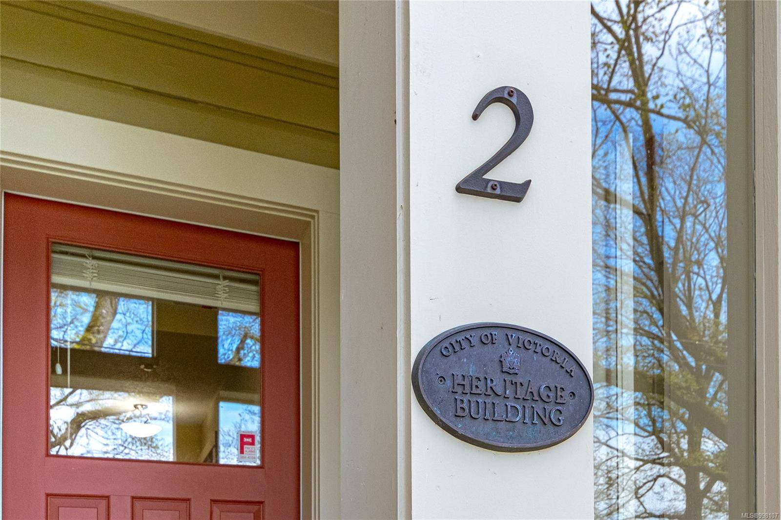 Victoria, BC V8V 1A2,88 Dallas Rd #2