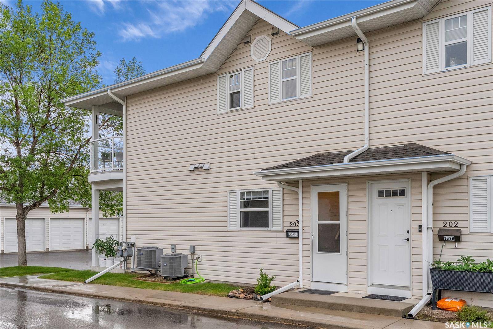 Saskatoon, SK S7N 1N3,141 105th STREET W #203H