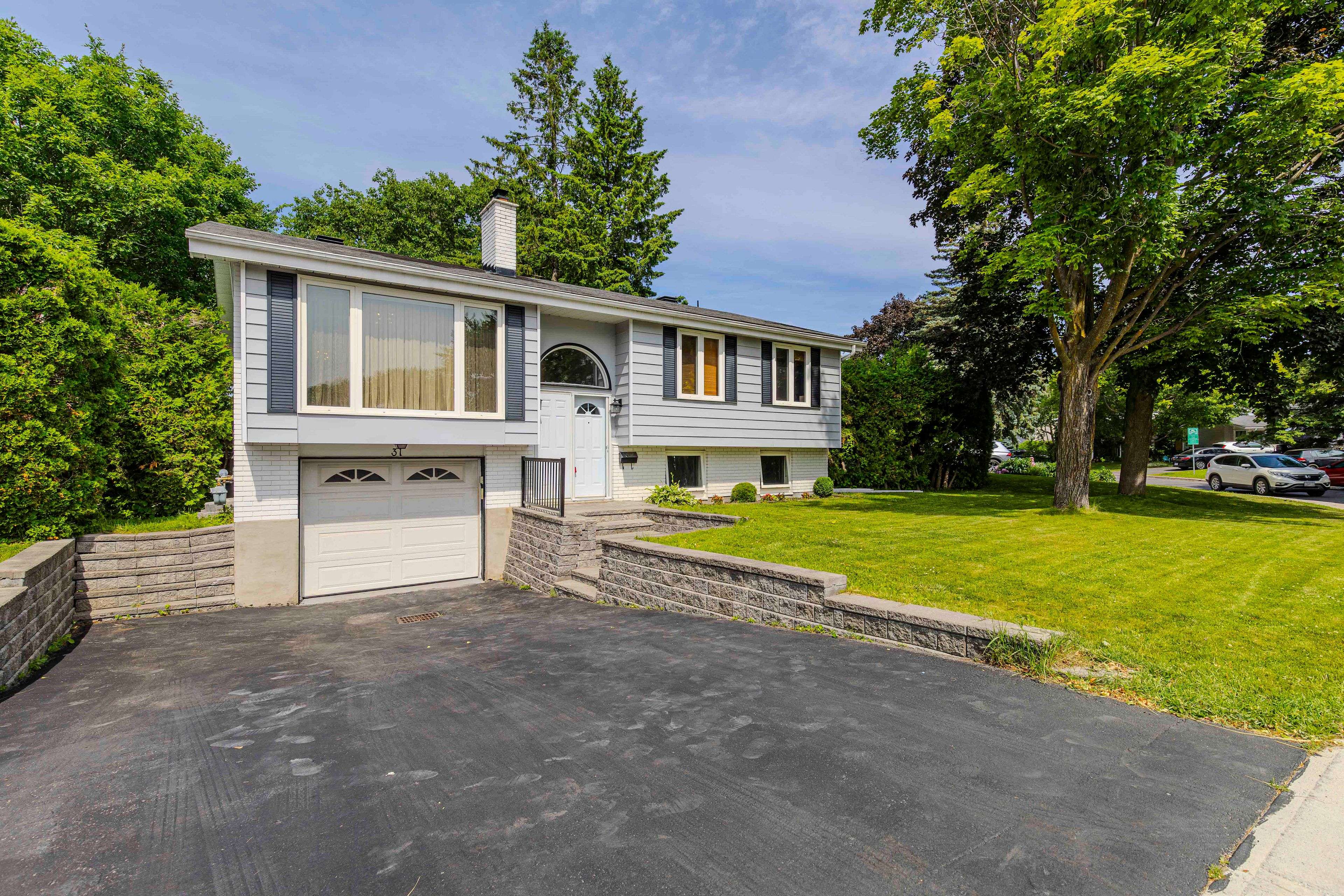 South Of Baseline To Knoxdale, ON K2G 0S1,31 Ashgrove CRES
