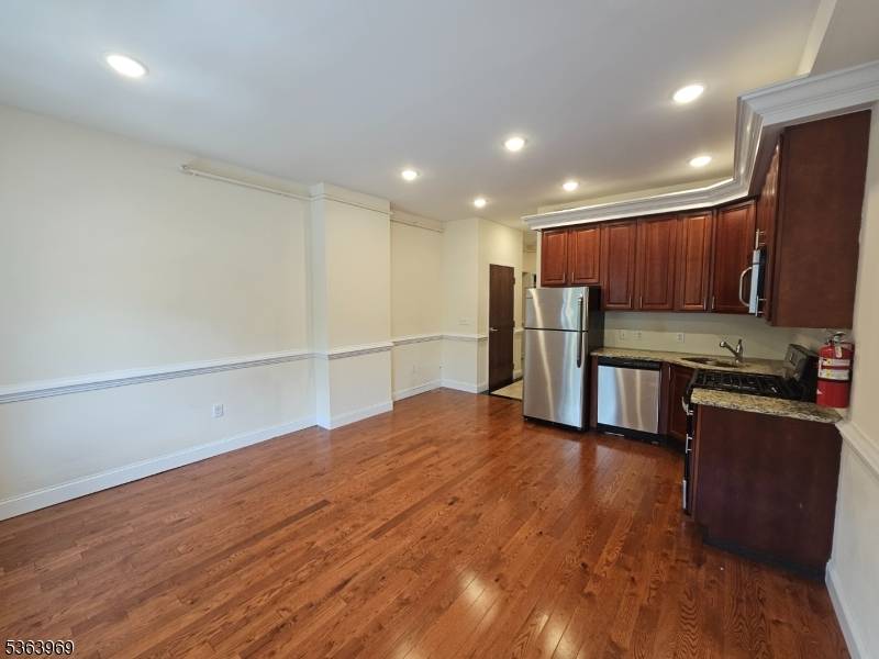 Morristown Town, NJ 07960,2 South St #15
