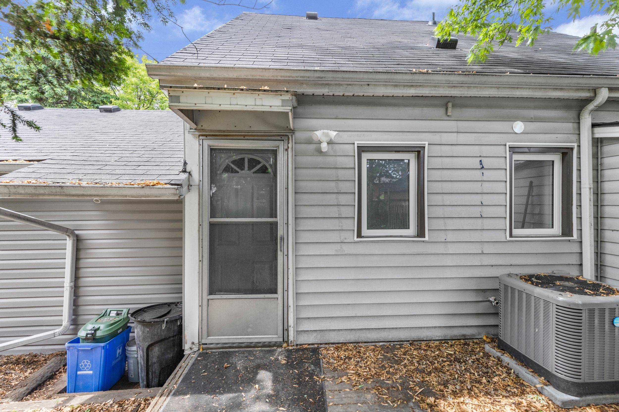 Hamilton, ON L8H 5R9,166 Julian AVE #2