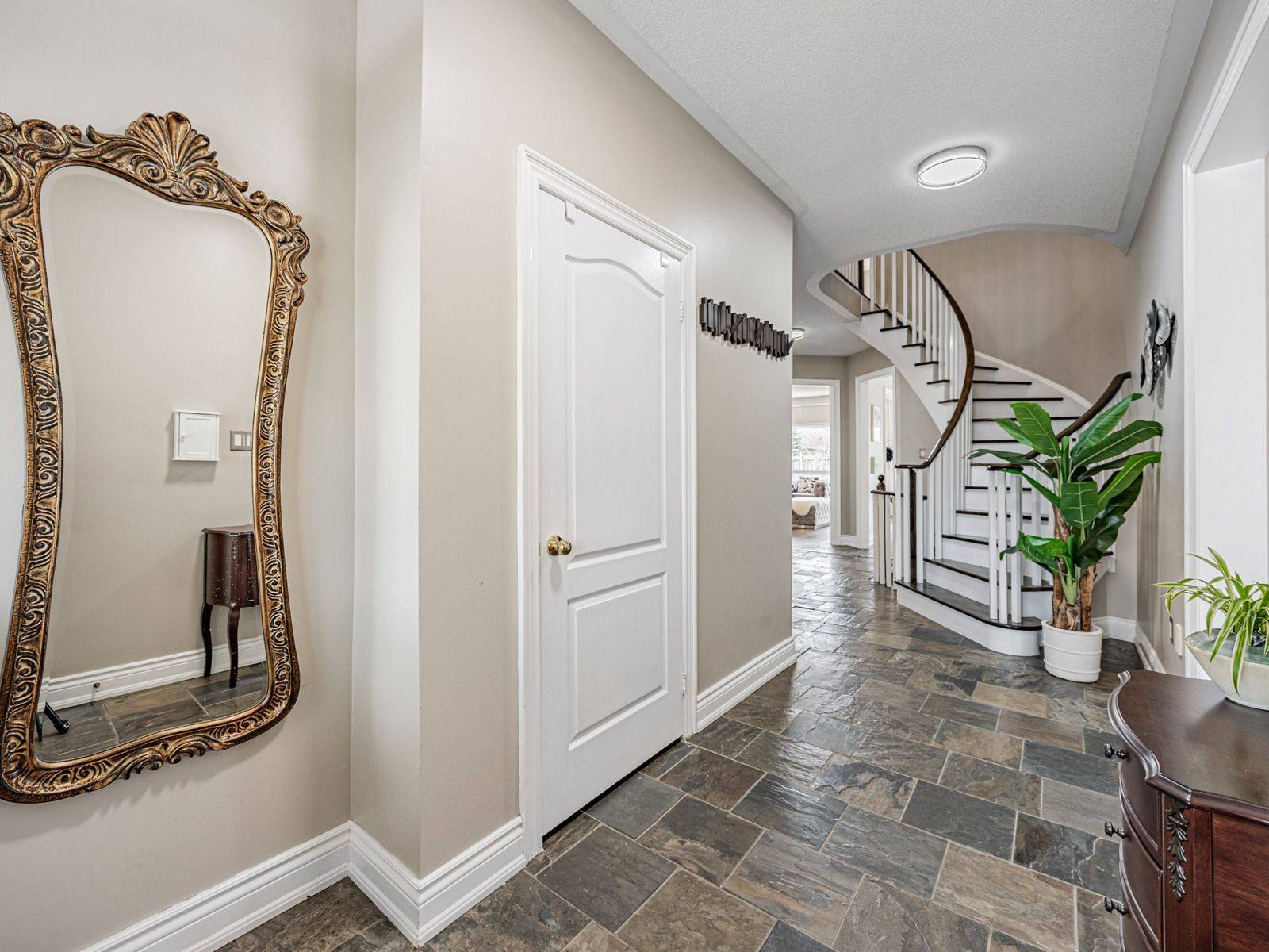 Whitby, ON L1M 2K9,51 Hanson CRES