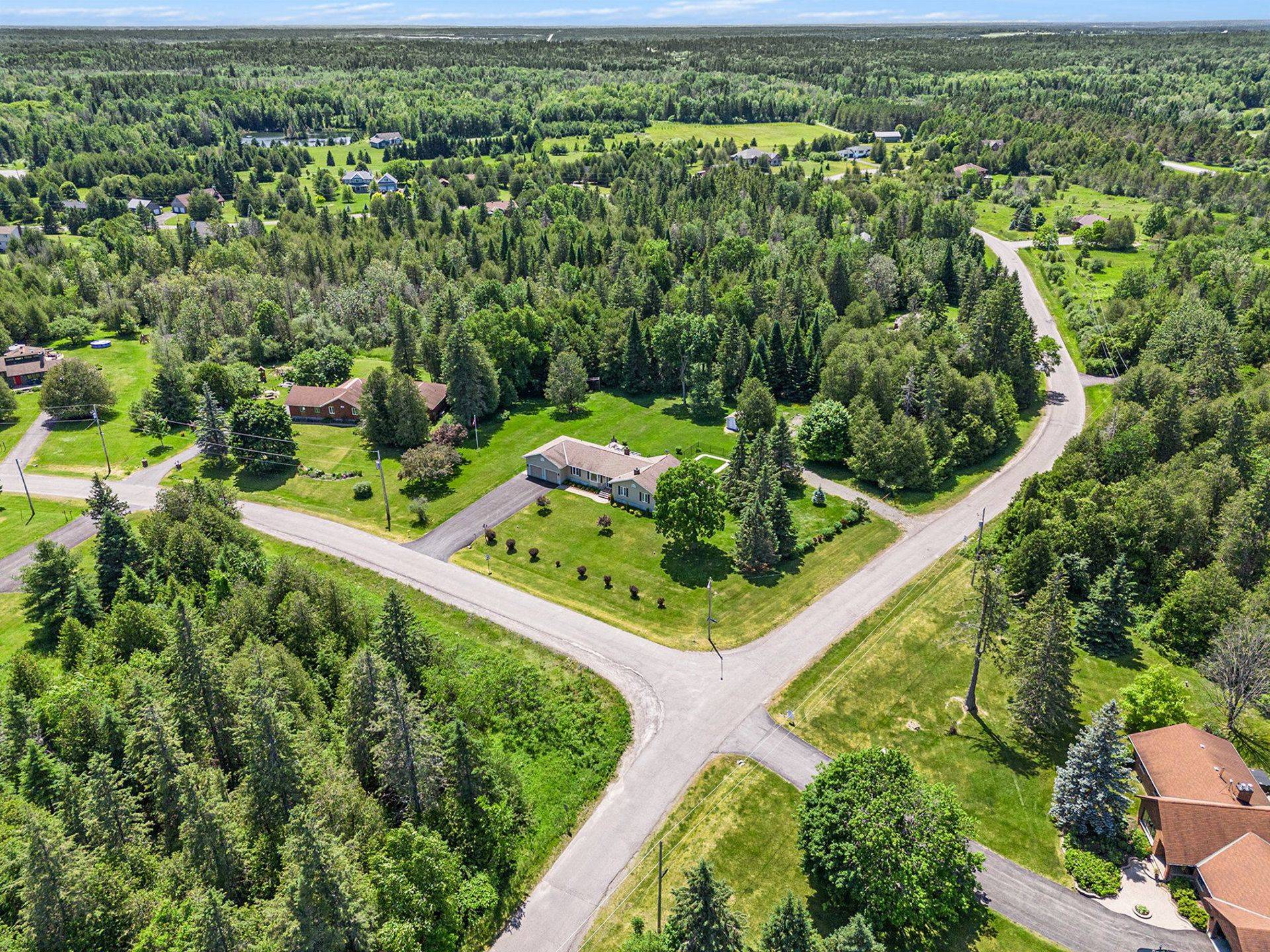 Carp - Huntley Ward, ON K0A 1L0,135 Delaney DR