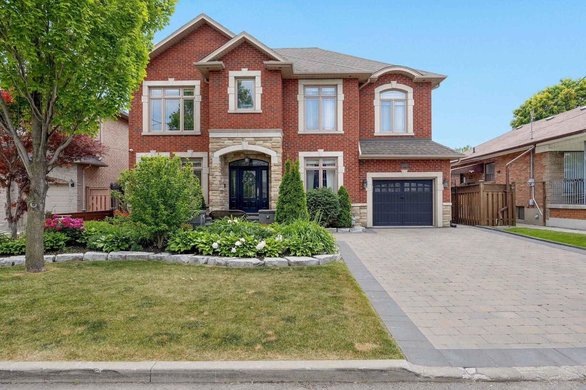 Toronto C04, ON M6A 1T6,127 Sultana AVE