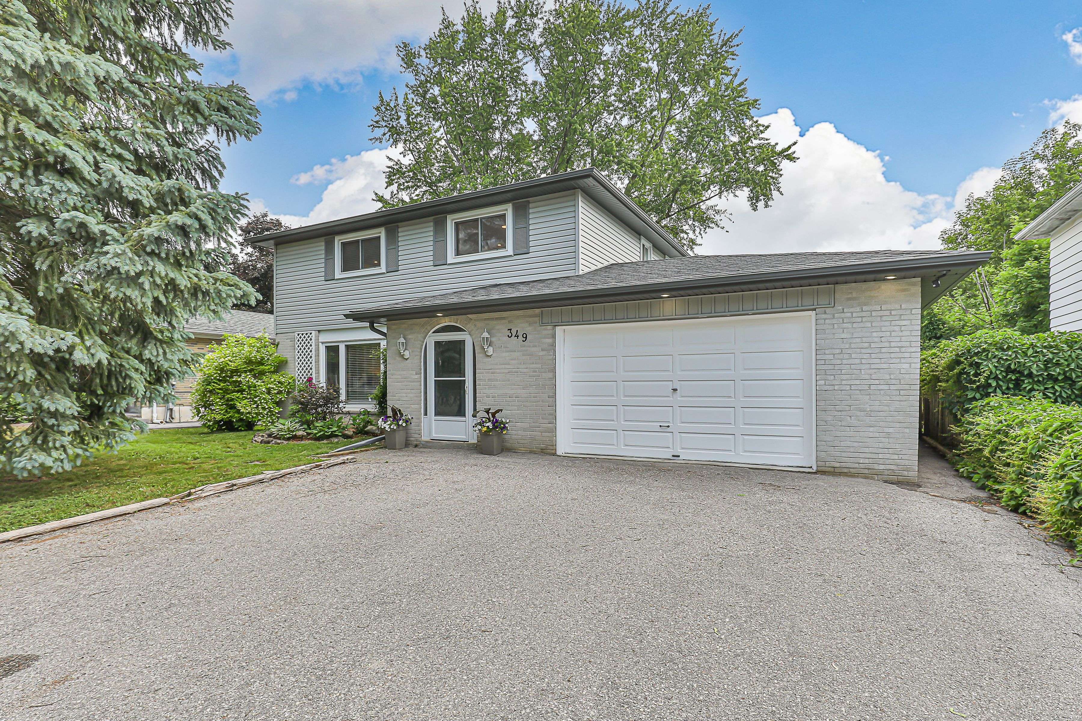 Newmarket, ON L3Y 4L6,349 Ella CT