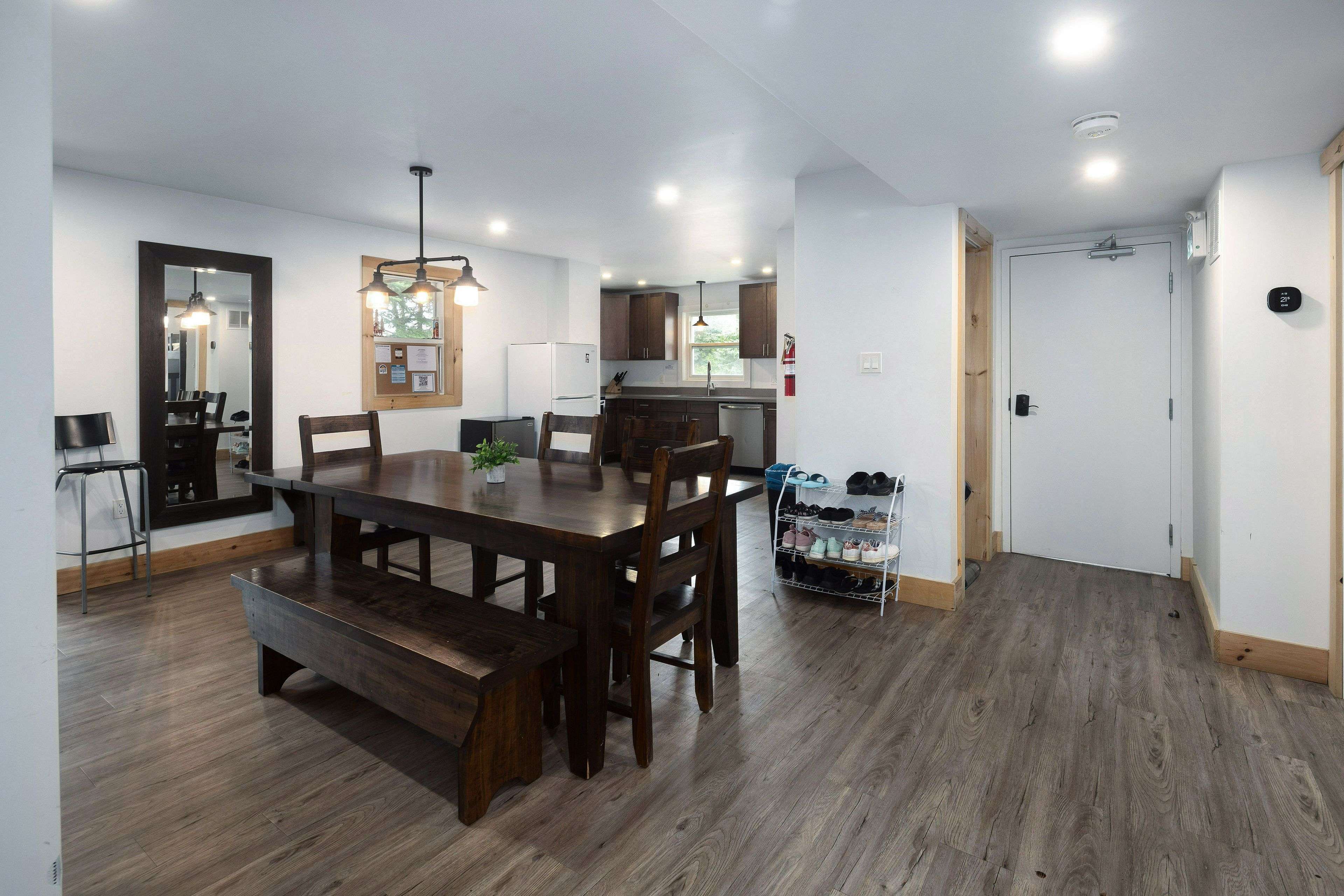 Blue Mountains, ON L9Y 0M1,210 ARLBERG CRES