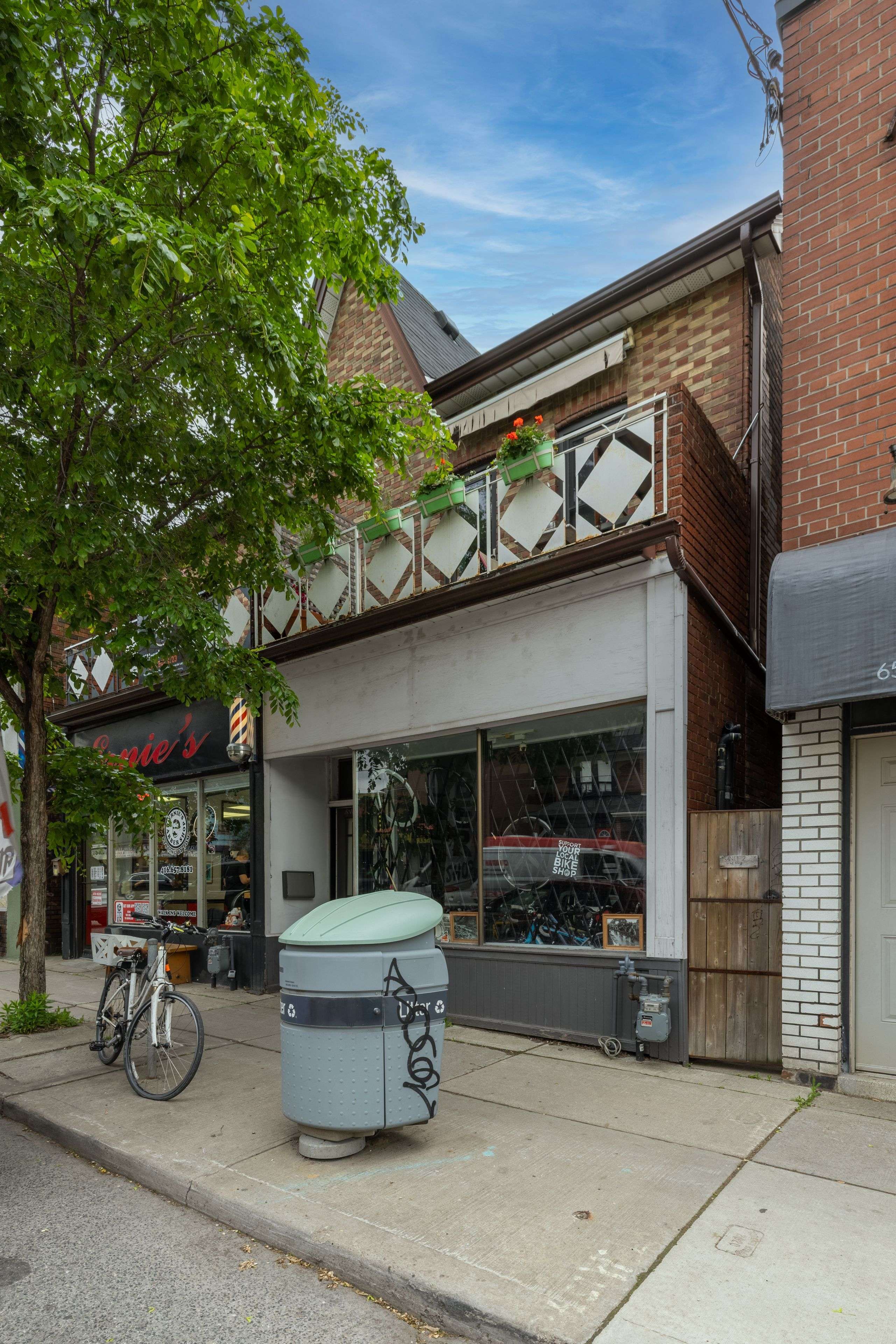 Toronto C02, ON M6H 2G4,1157 Davenport RD