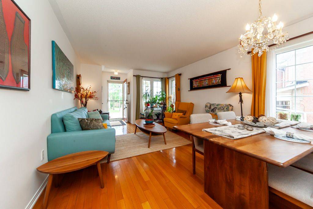 Whitby, ON L1M 1G6,20 Rosemarie CRES