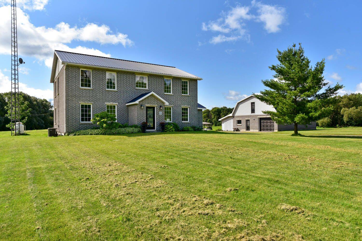 Elizabethtown-kitley, ON K6V 5T3,1367 HALLECKS RD E