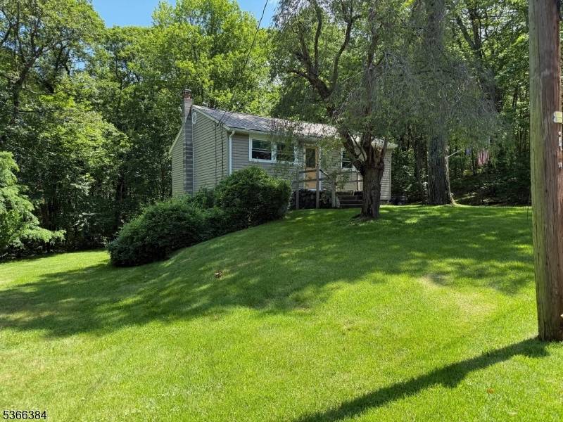 West Milford Twp., NJ 07421,39 Chickadee Ln