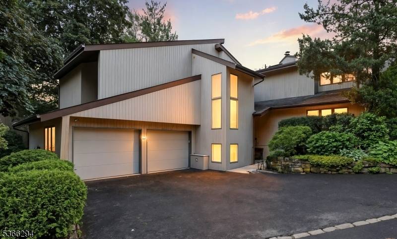 Watchung Boro, NJ 07069,29 Stonegate Dr