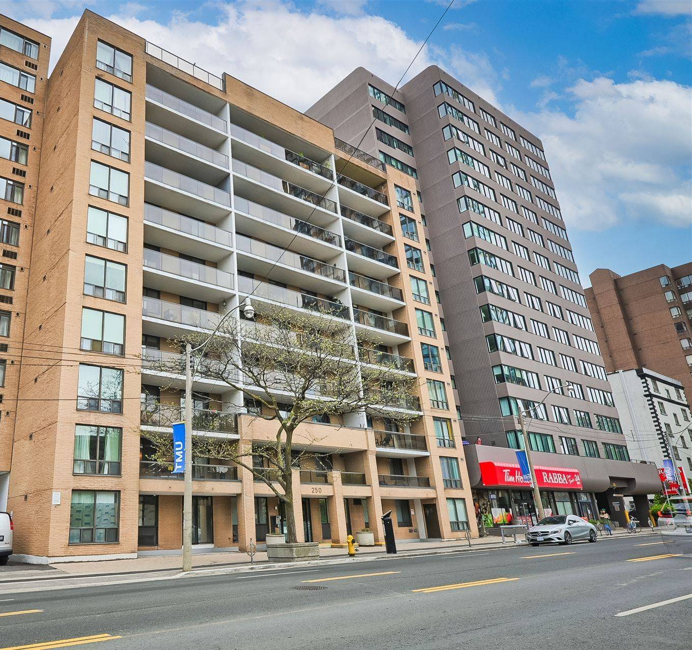 Toronto C08, ON M5B 2L2,250 Jarvis ST #804