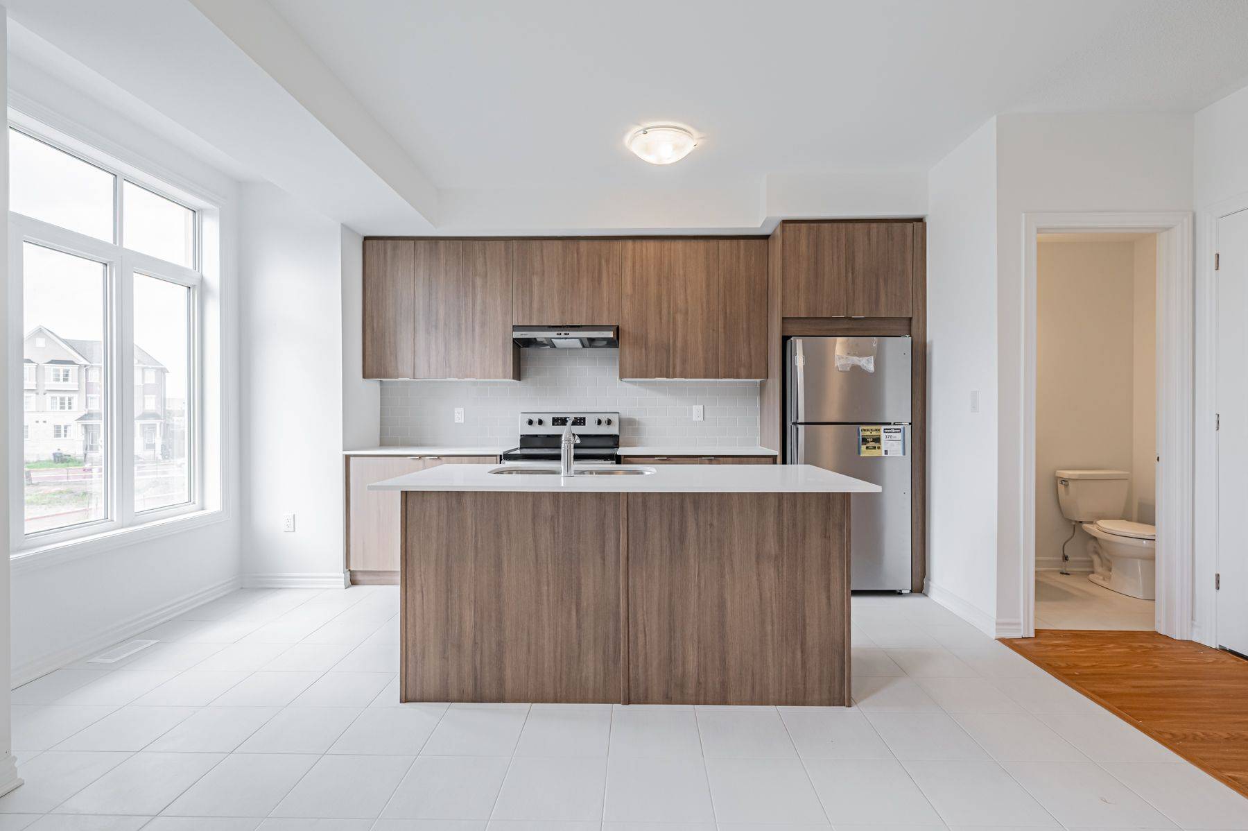Toronto E04, ON M1L 0J3,93 Pidgeon ST