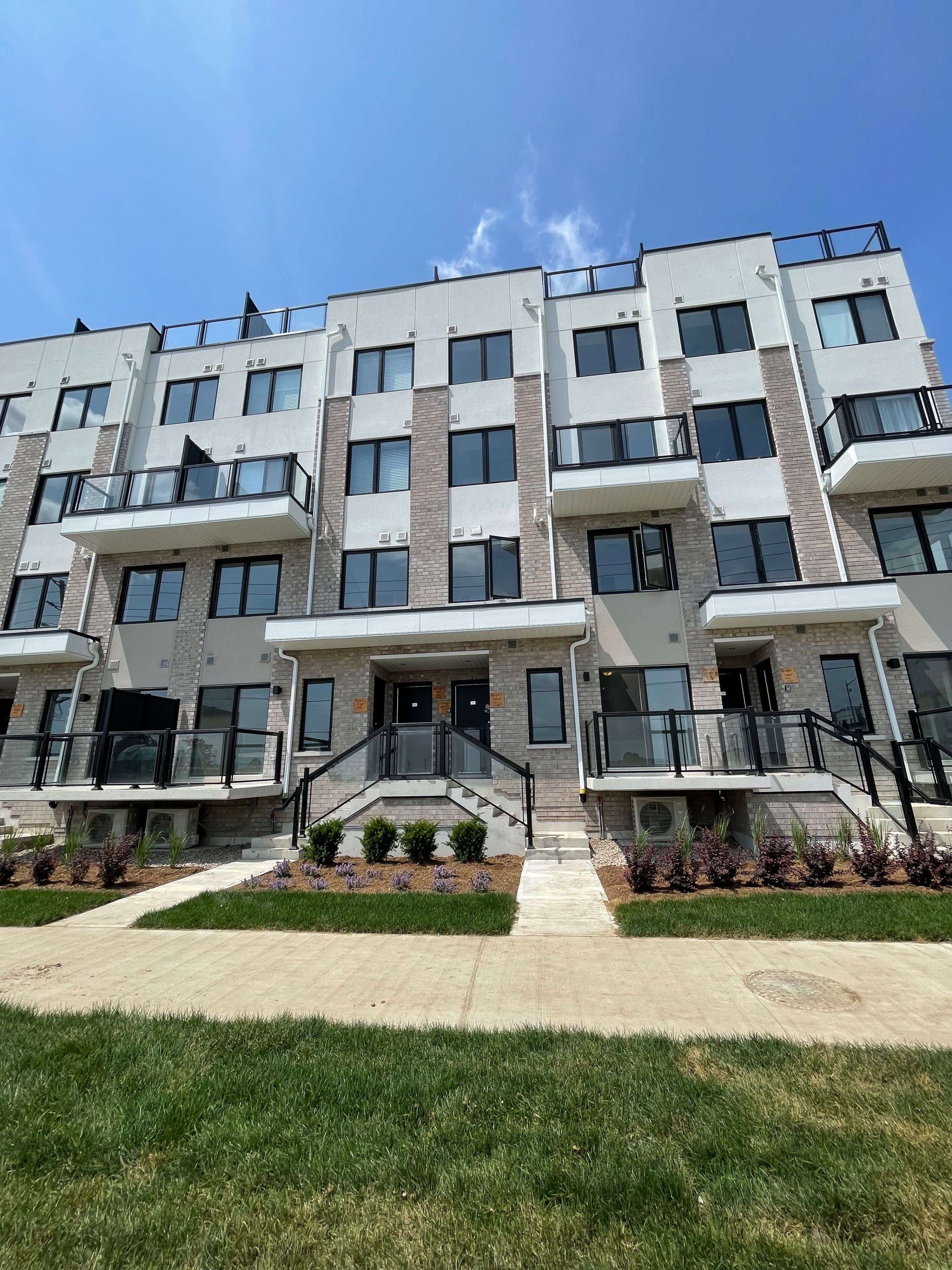 Pickering, ON L1X 0S9,1695 Dersan ST #203