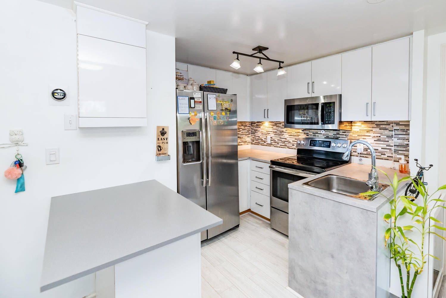 Toronto W05, ON M9M 0A5,3045 Finch AVE W #2093