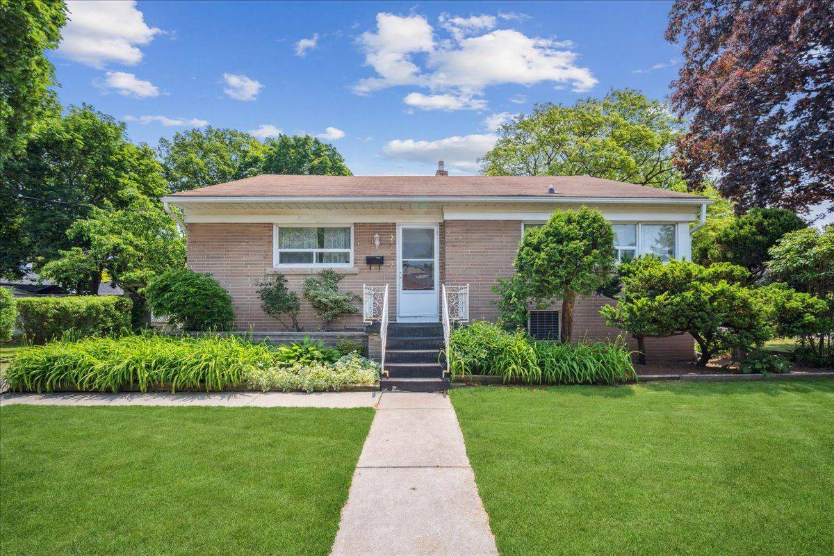 Burlington, ON L7R 1S3,2182 Courtland DR