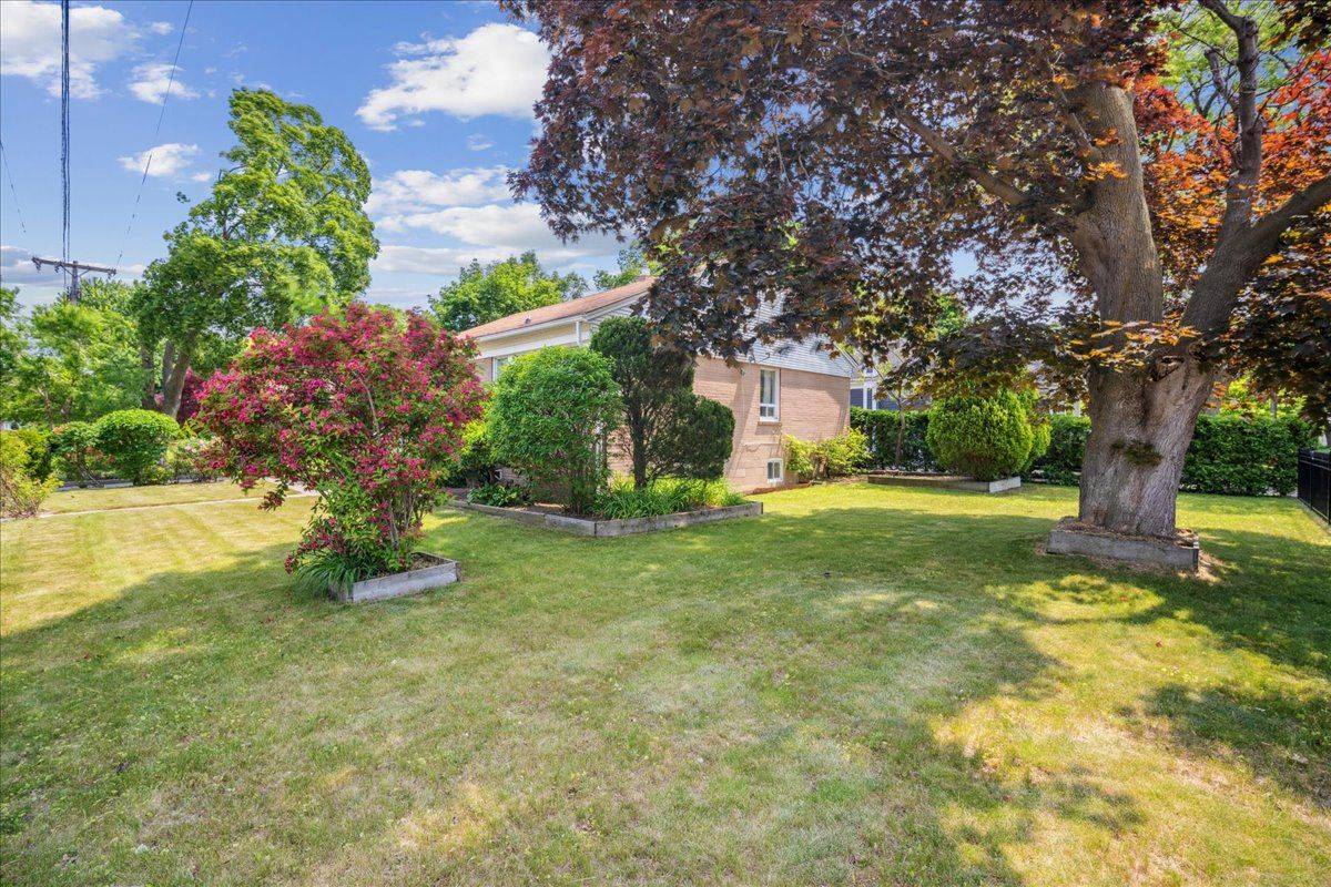 Burlington, ON L7R 1S3,2182 Courtland DR