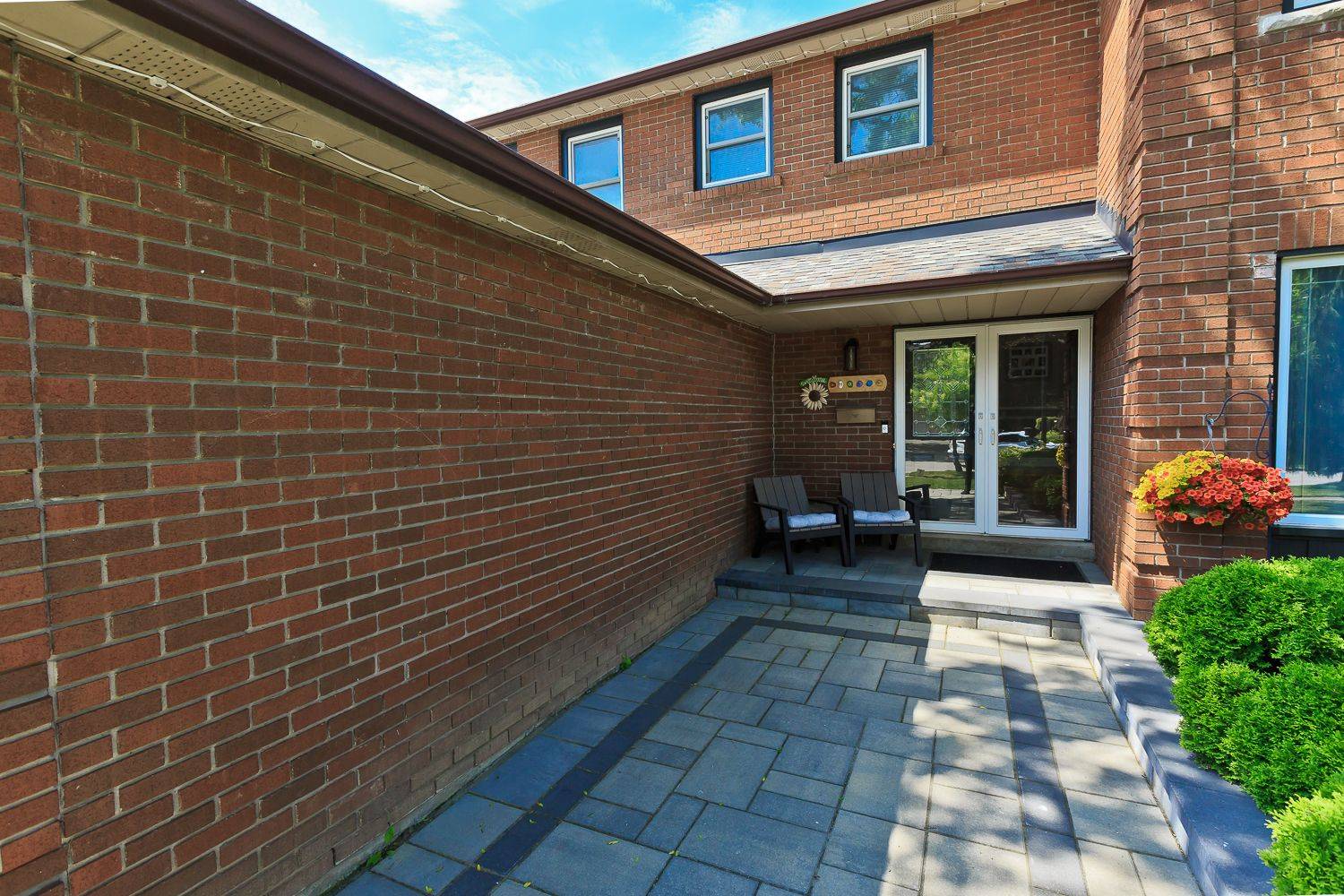 Mississauga, ON L5N 2H3,6686 Barrisdale DR