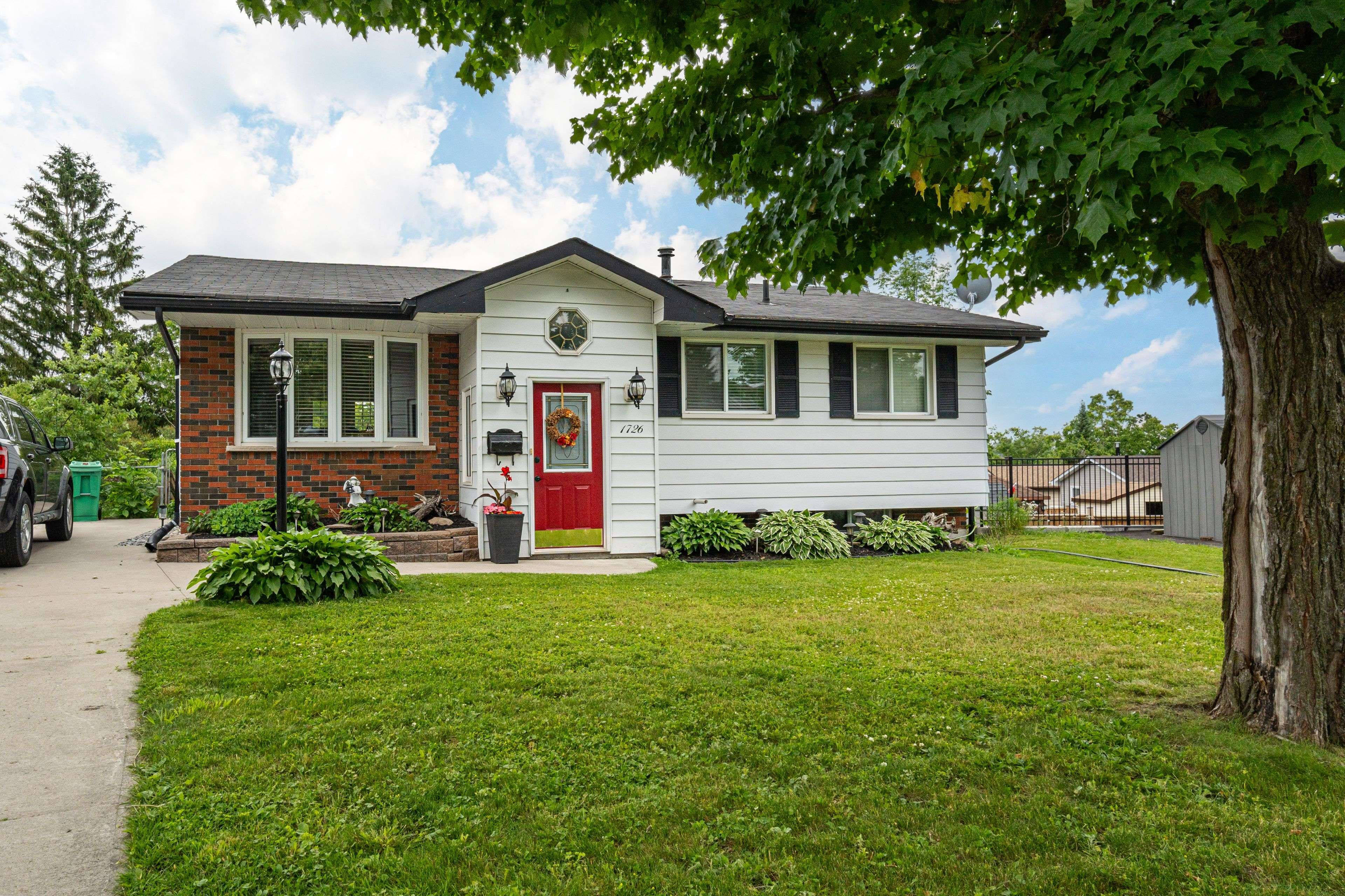 Peterborough, ON K9K 1J9,1726 STEWARTCROFT CRES