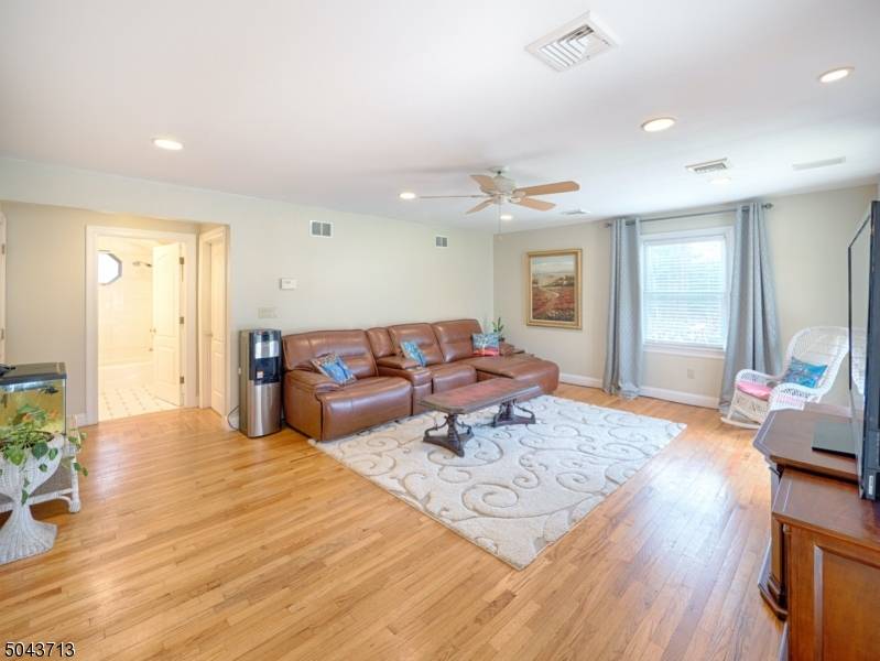 Mountain Lakes Boro, NJ 07046,22 Maple Way