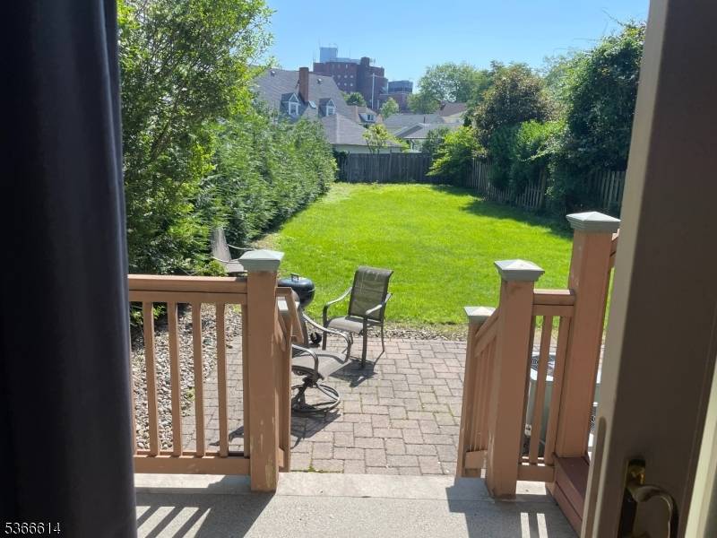 Summit City, NJ 07901,18 Sayre St #1L