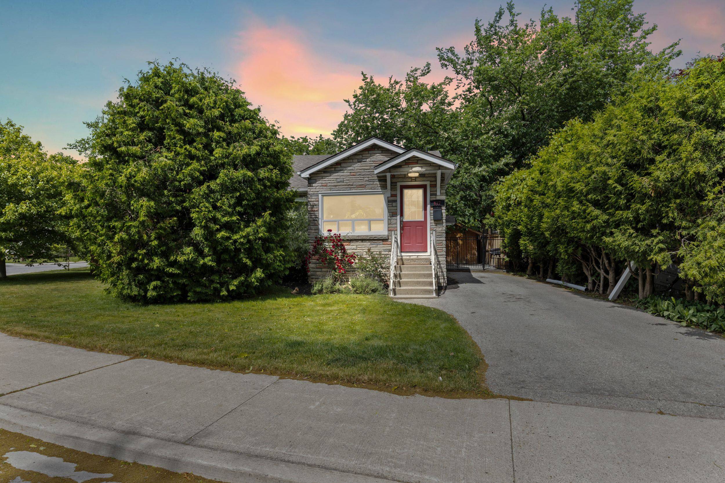 Burlington, ON L7S 1P1,617 Clark AVE
