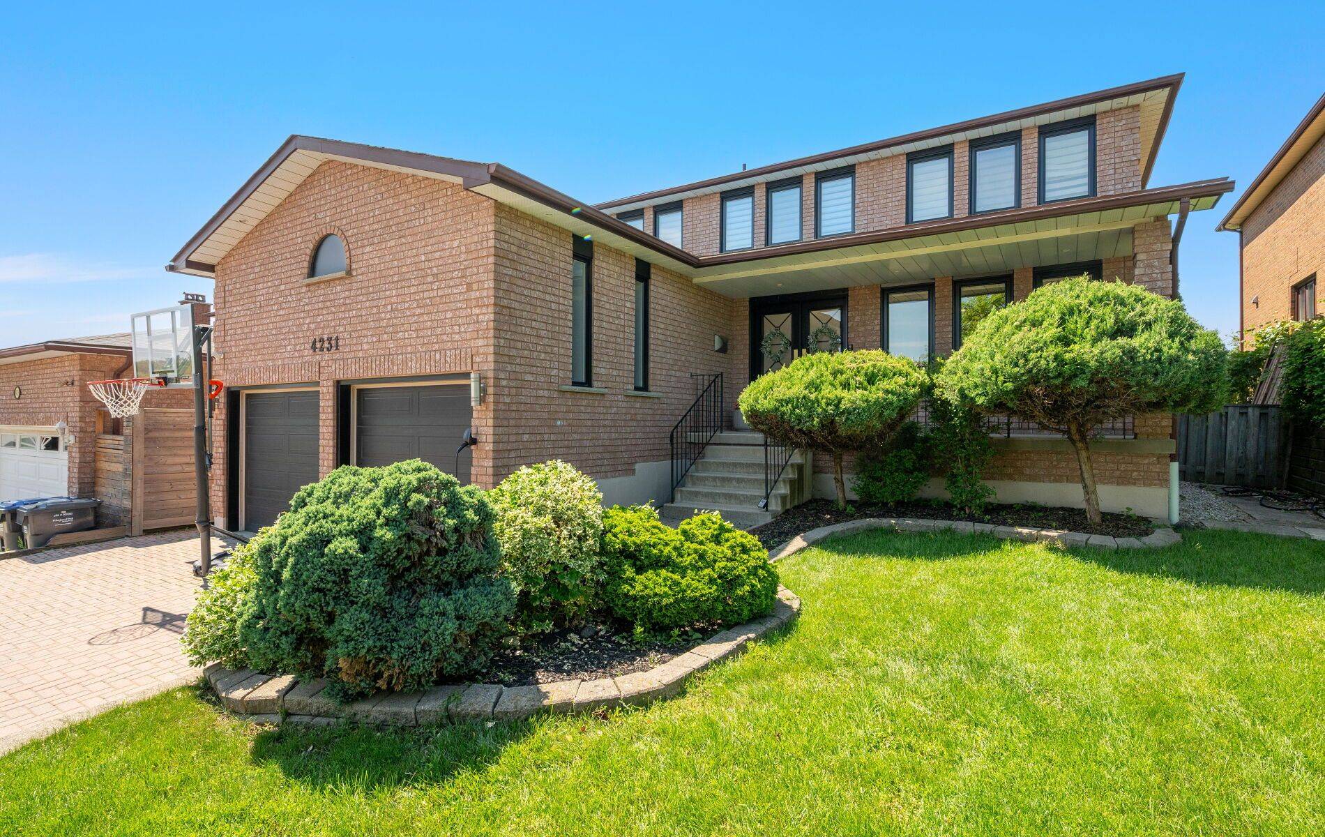 Mississauga, ON L4W 3G8,4231 Highgate CRES