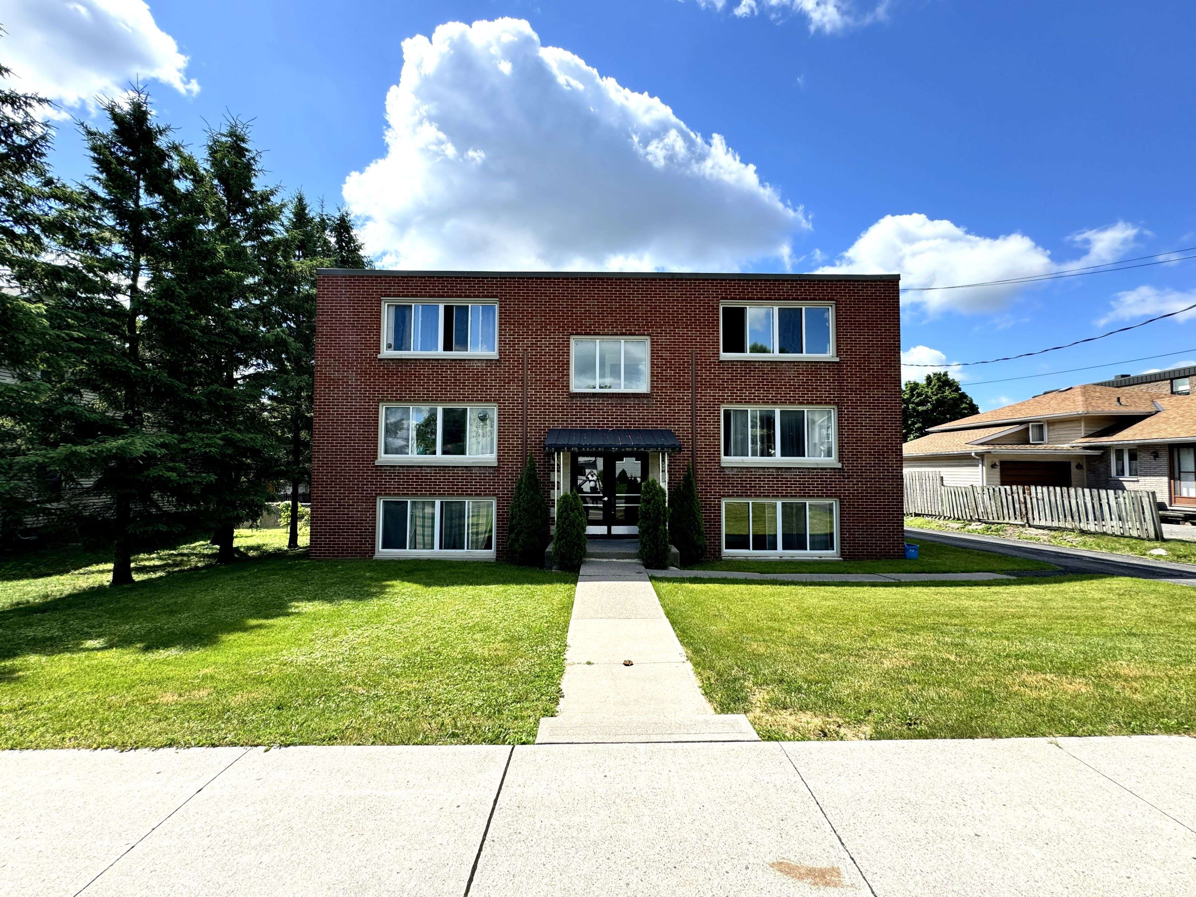 Belleville, ON K8P 2J2,63 Donald ST #Unit 1