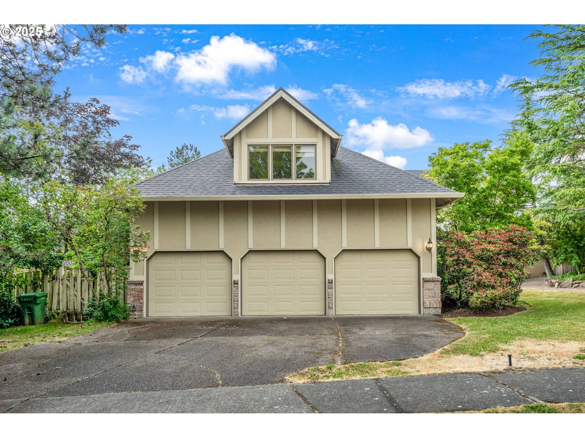 Lake Oswego, OR 97035,5844 RIDGETOP CT