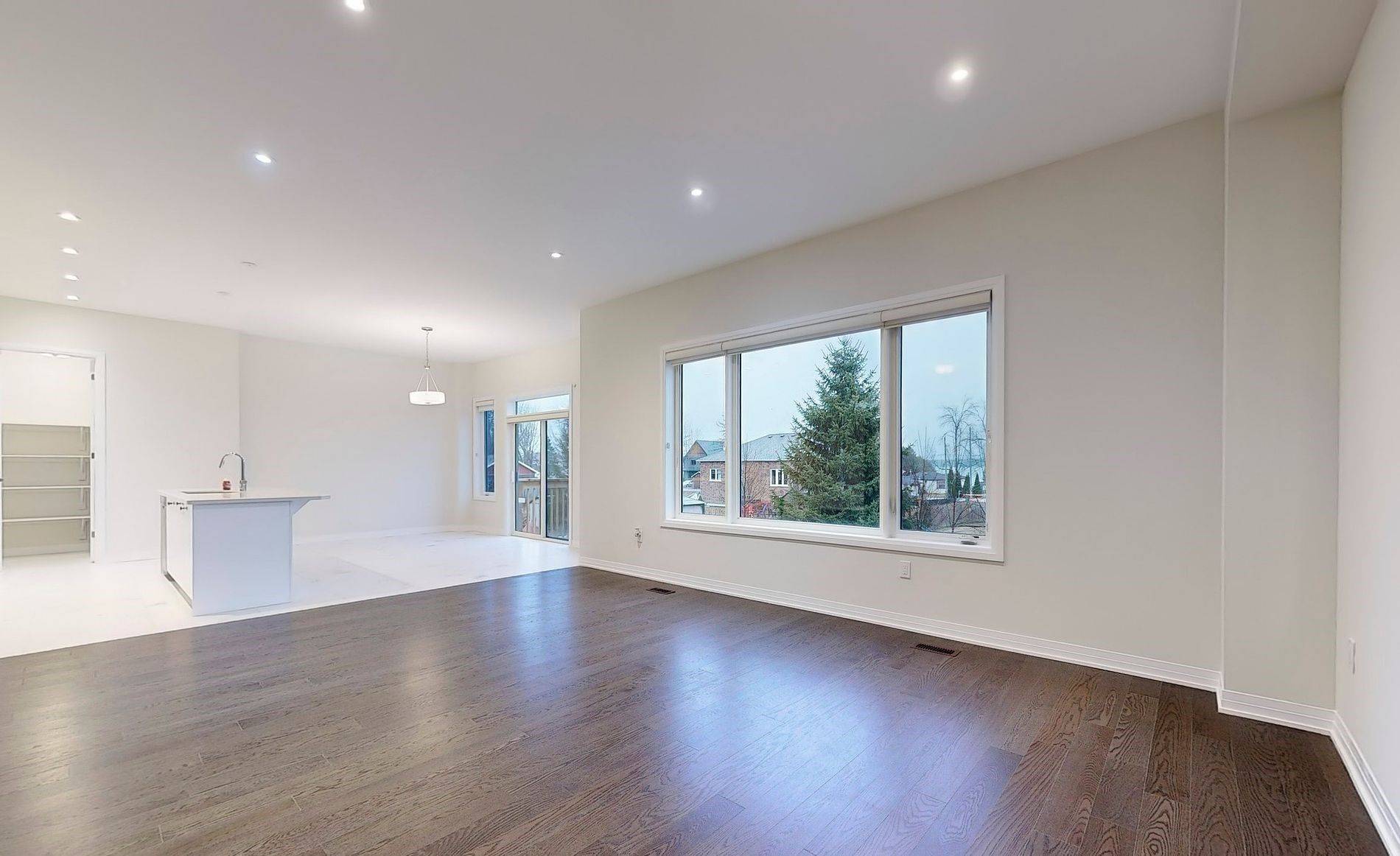 Severn, ON L3V 6H3,3705 Lakepoint DR