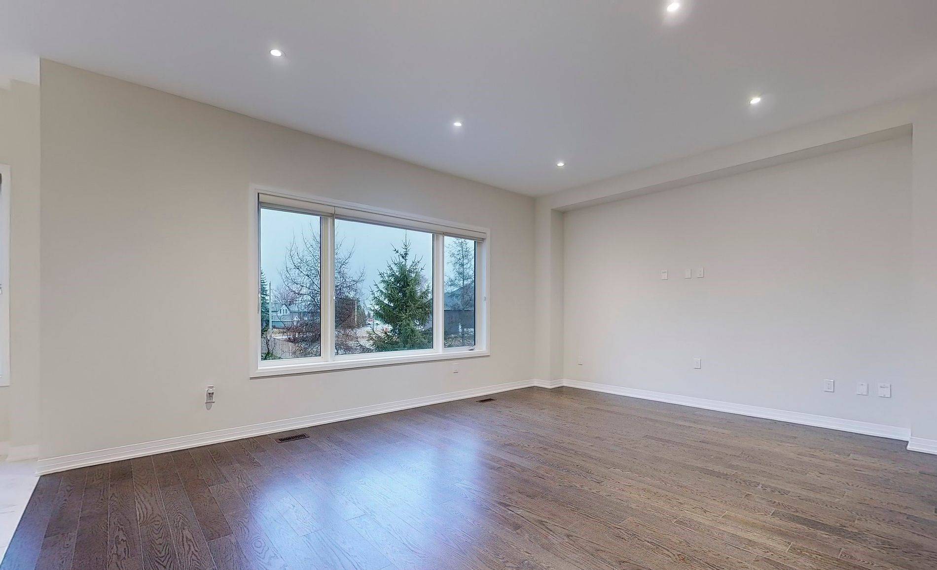Severn, ON L3V 6H3,3705 Lakepoint DR