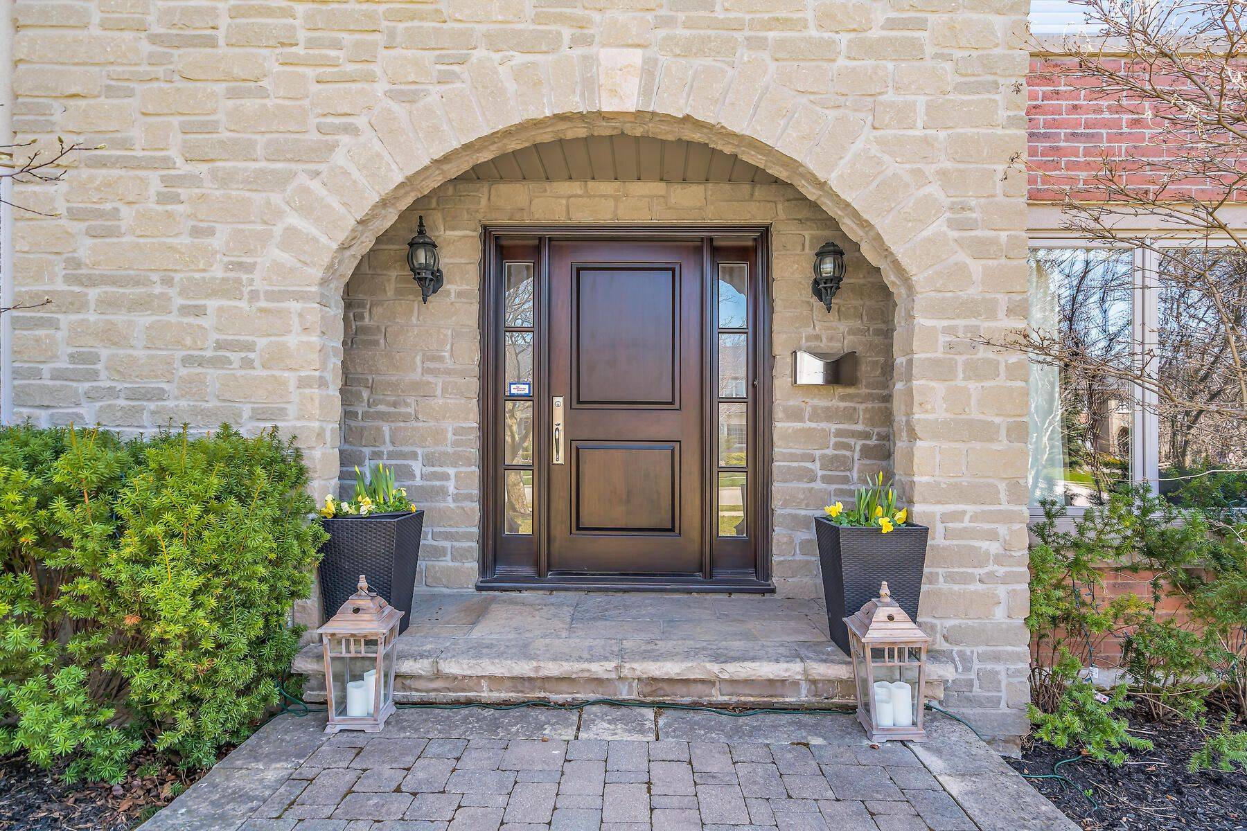 Burlington, ON L7G 4A6,2050 Hadfield CT