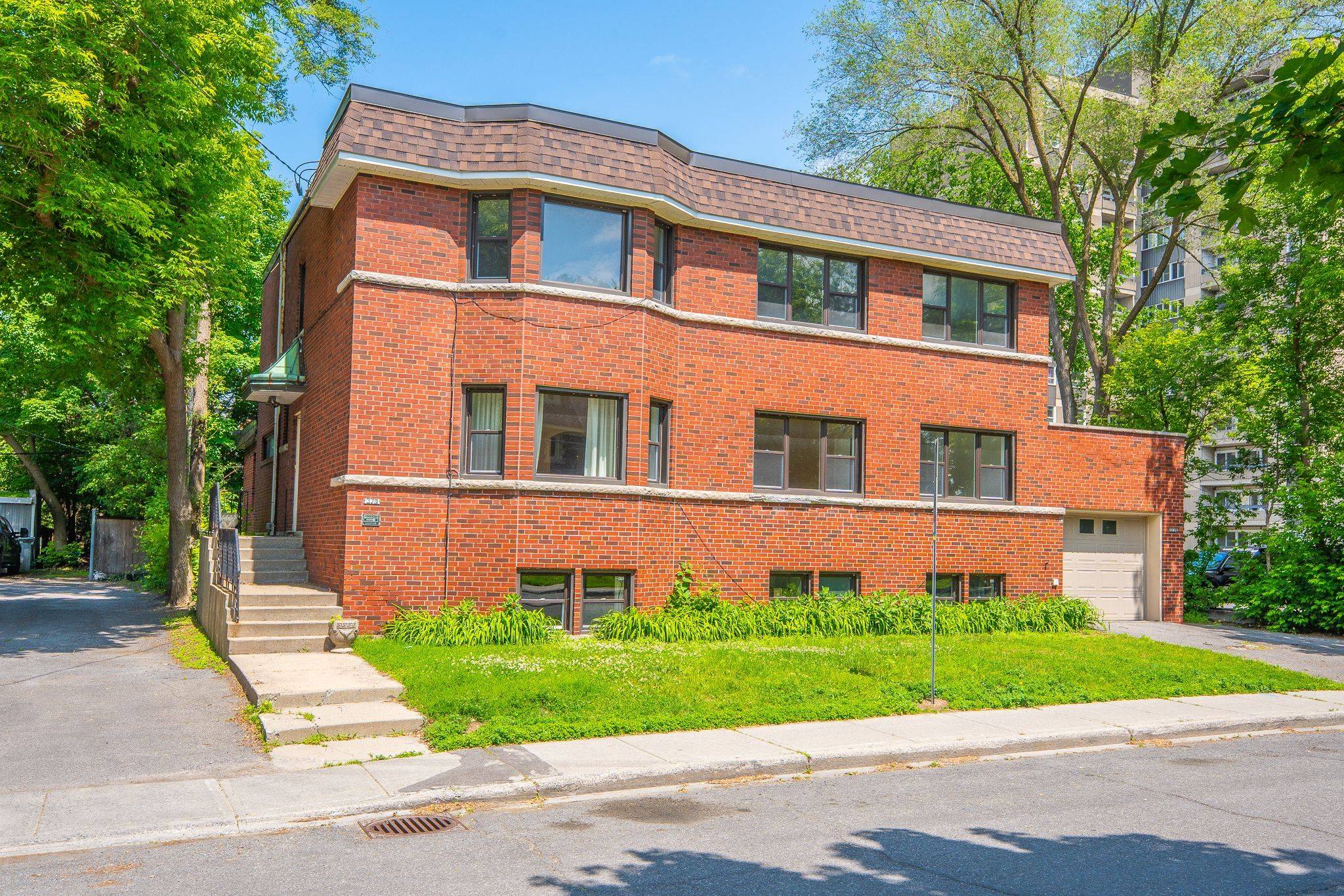 Lower Town - Sandy Hill, ON K1N 6K9,379 Stewart ST #1