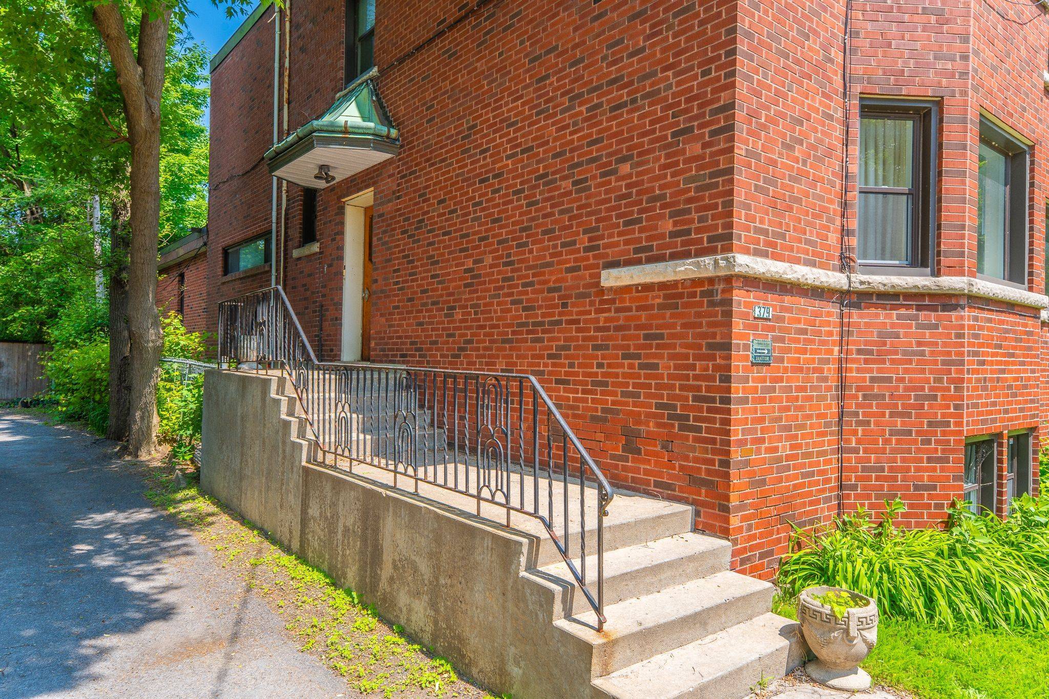 Lower Town - Sandy Hill, ON K1N 6K9,379 Stewart ST #1