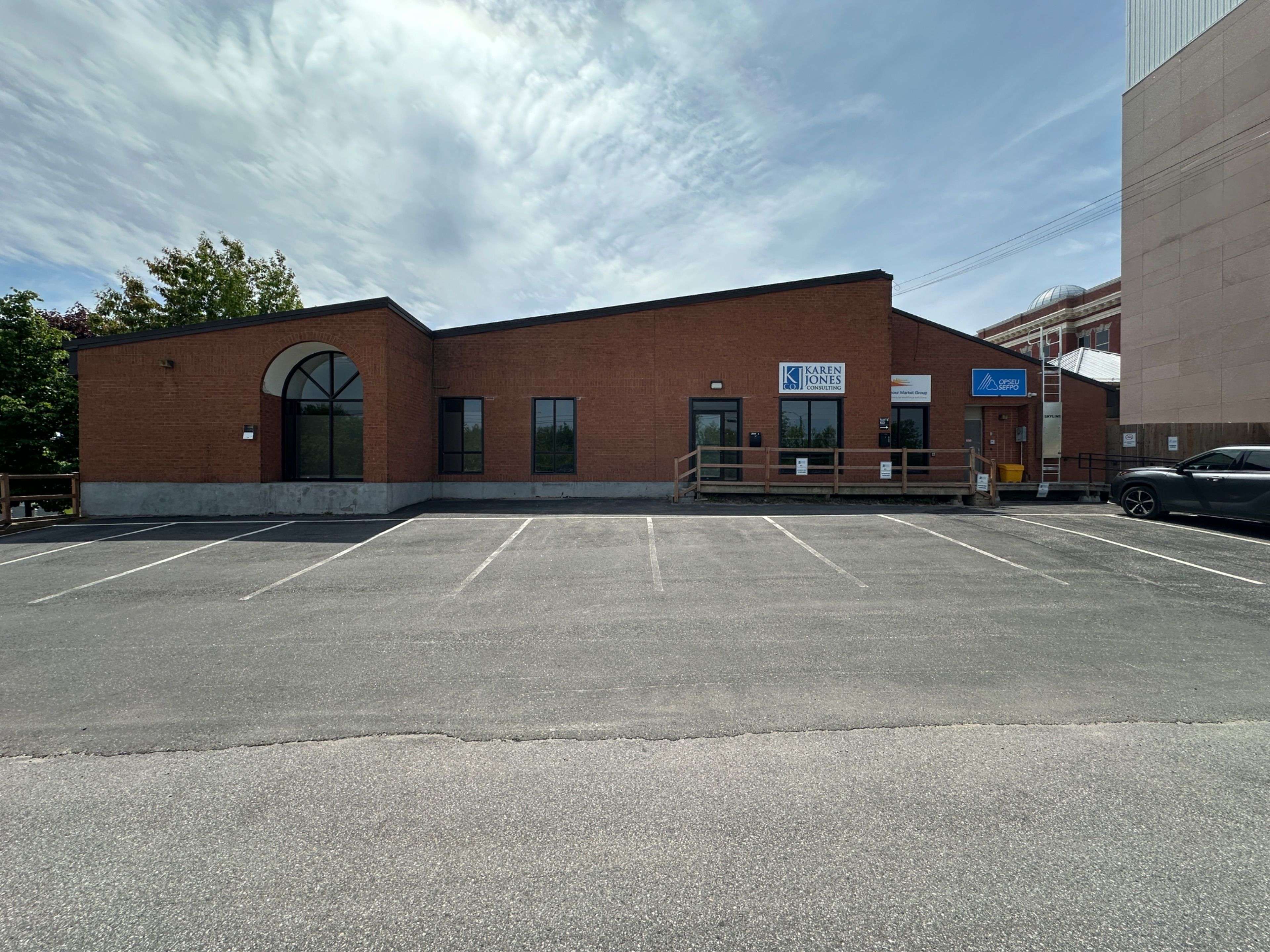 North Bay, ON P1B 3B9,150 First AVE W #4