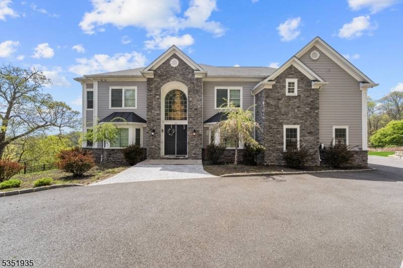 Watchung Boro, NJ 07069,183 Johnston Dr