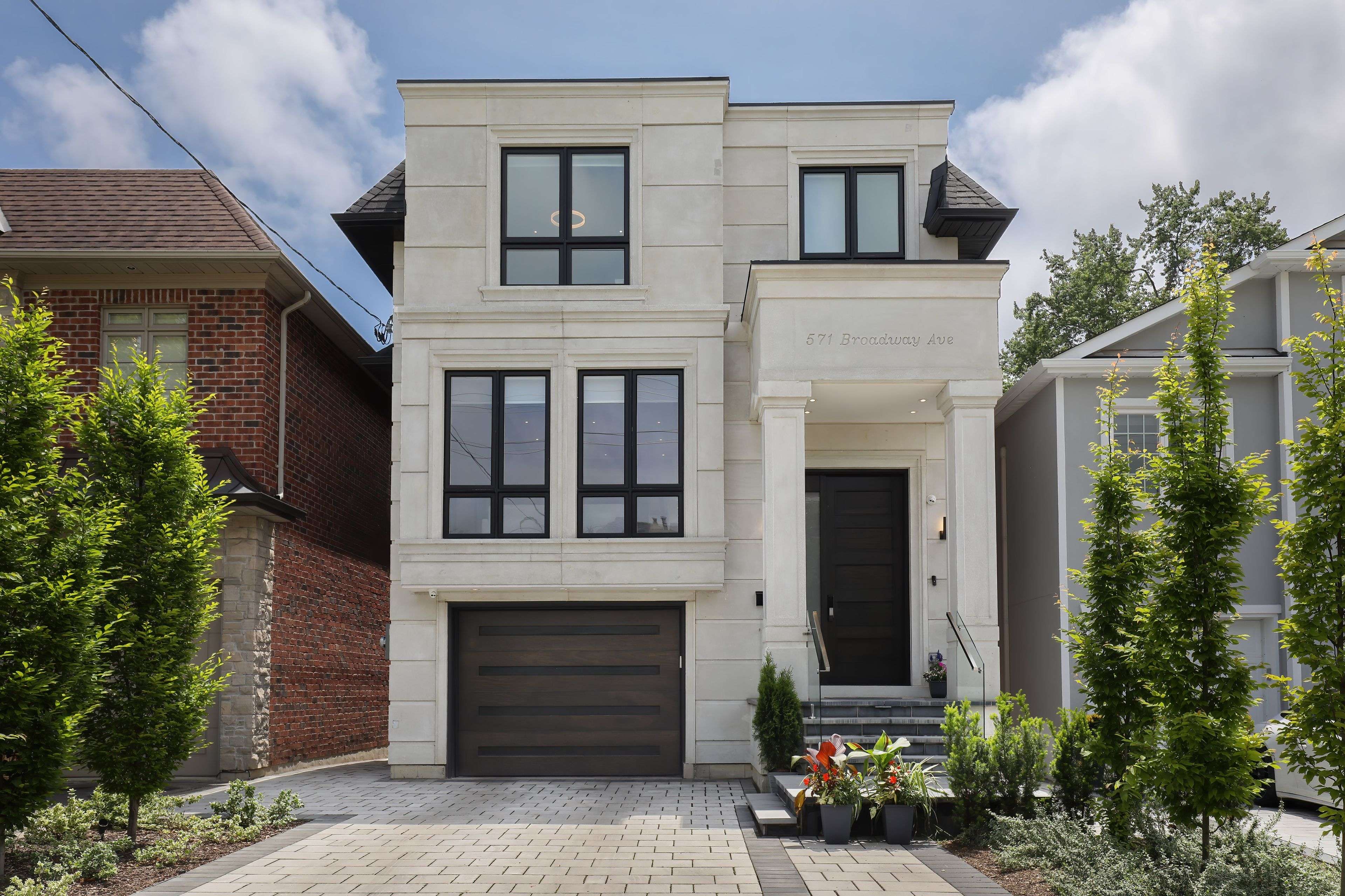 571 Broadway AVE, Toronto C11, ON M4G 2S2