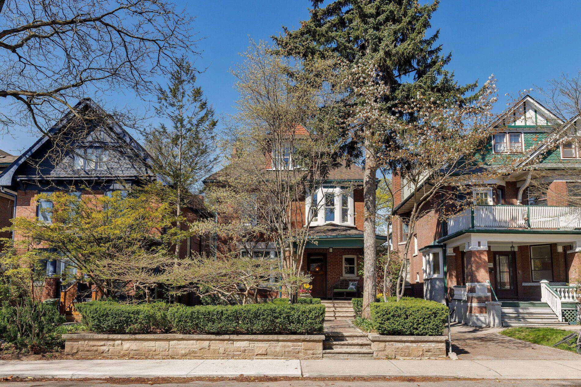 Toronto C01, ON M6G 2N6,364 Palmerston BLVD