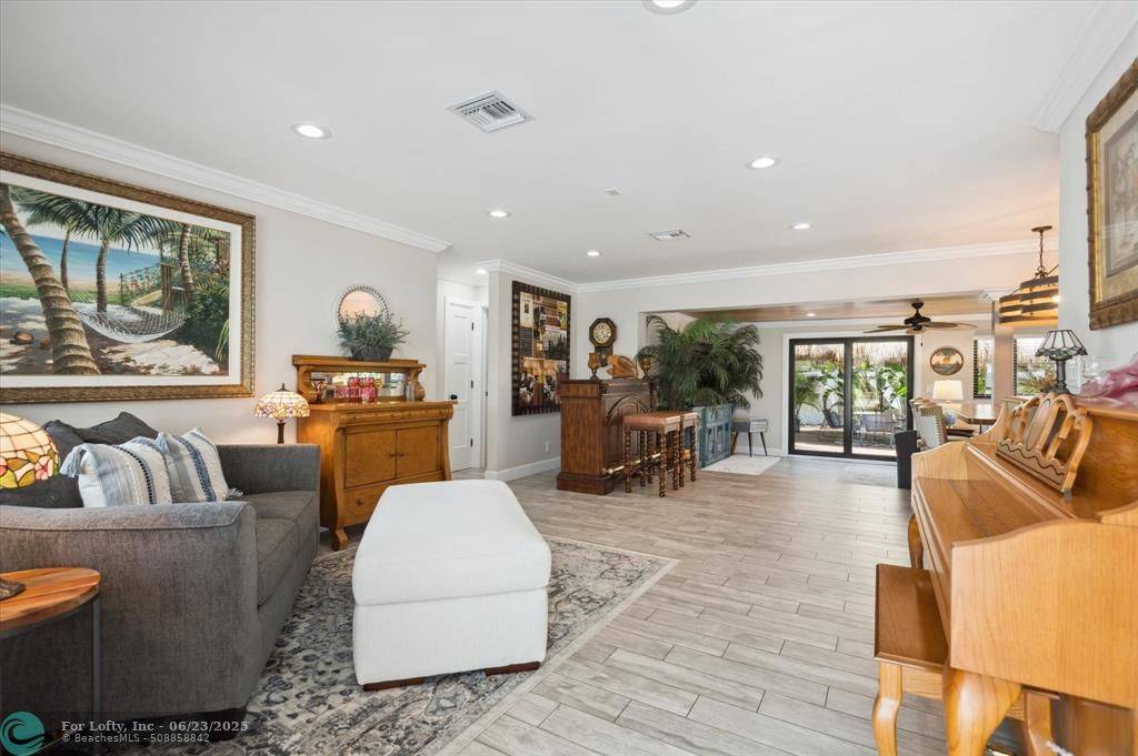 Boca Raton, FL 33486,761 W Camino Real