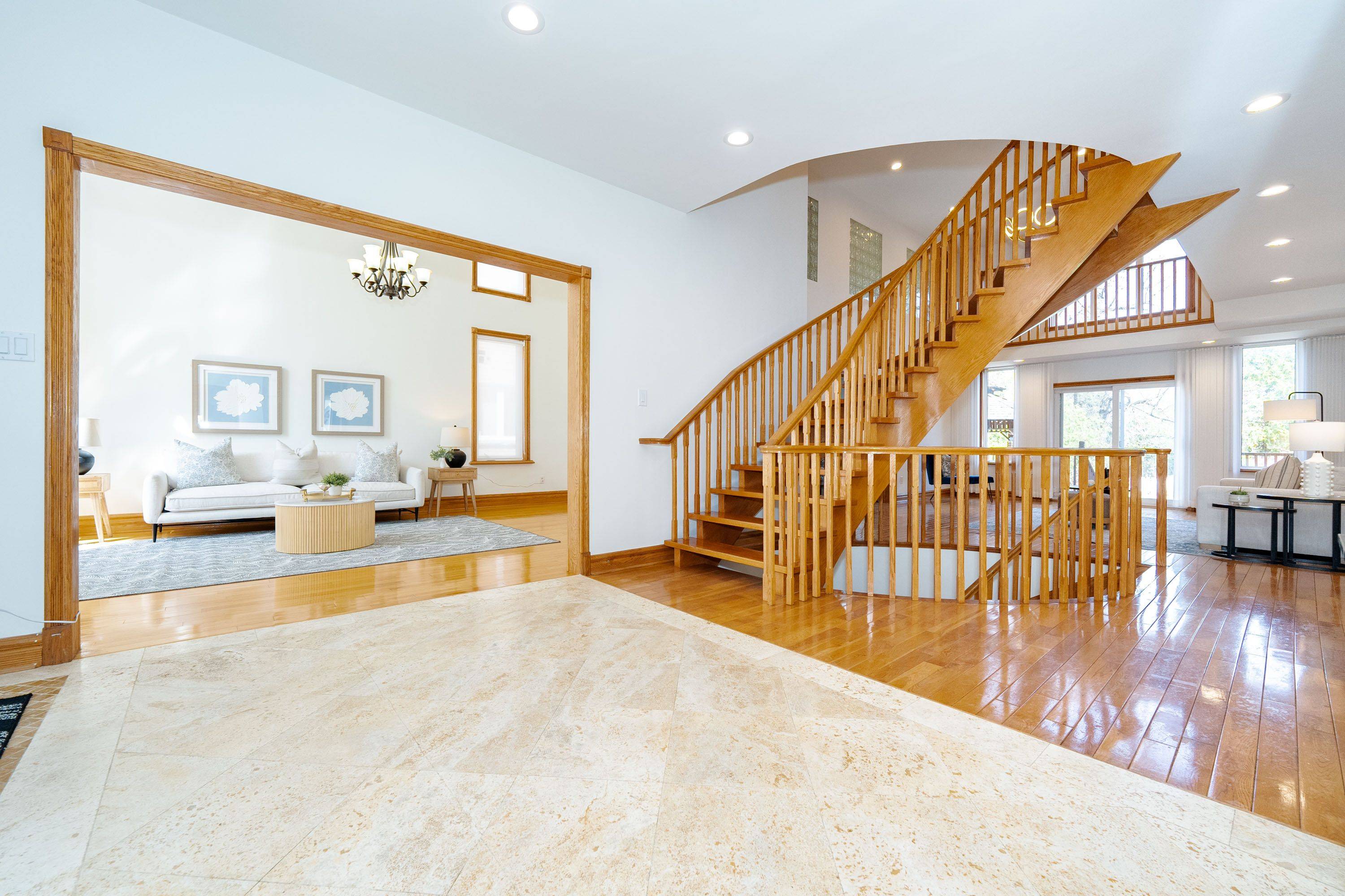 Richmond Hill, ON L4C 9Y3,122 Arten AVE