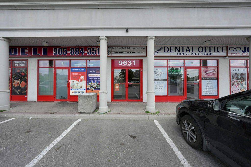 Richmond Hill, ON L4C 1V7,9631 Yonge ST #204