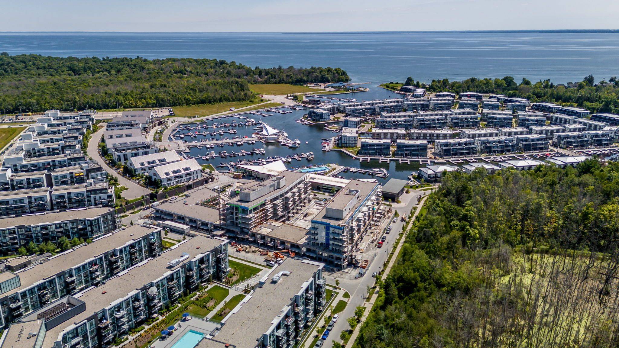 Innisfil, ON L9R 0R6,333 Sunseeker AVE #403
