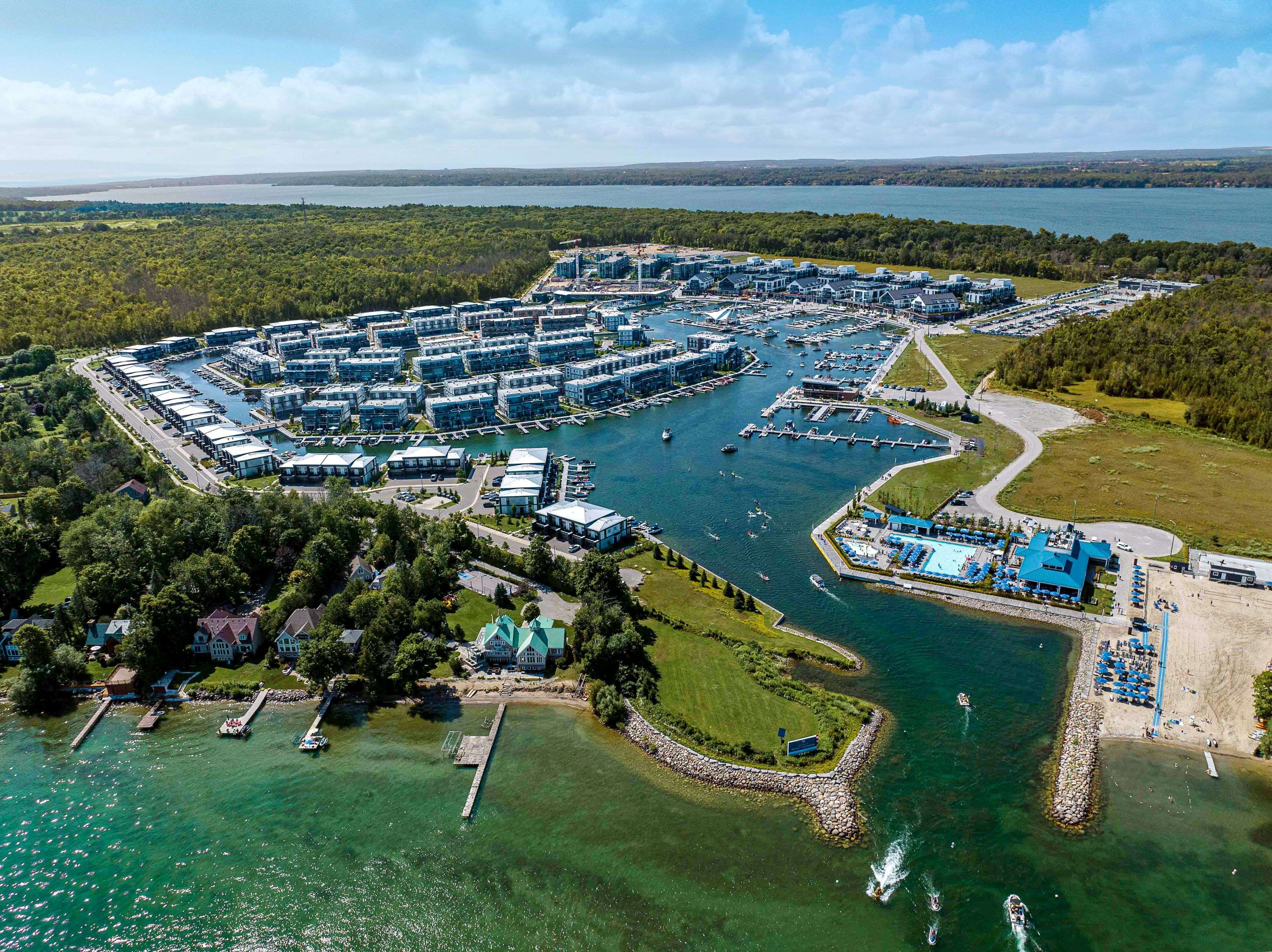 Innisfil, ON L9R 0R6,333 Sunseeker AVE #403