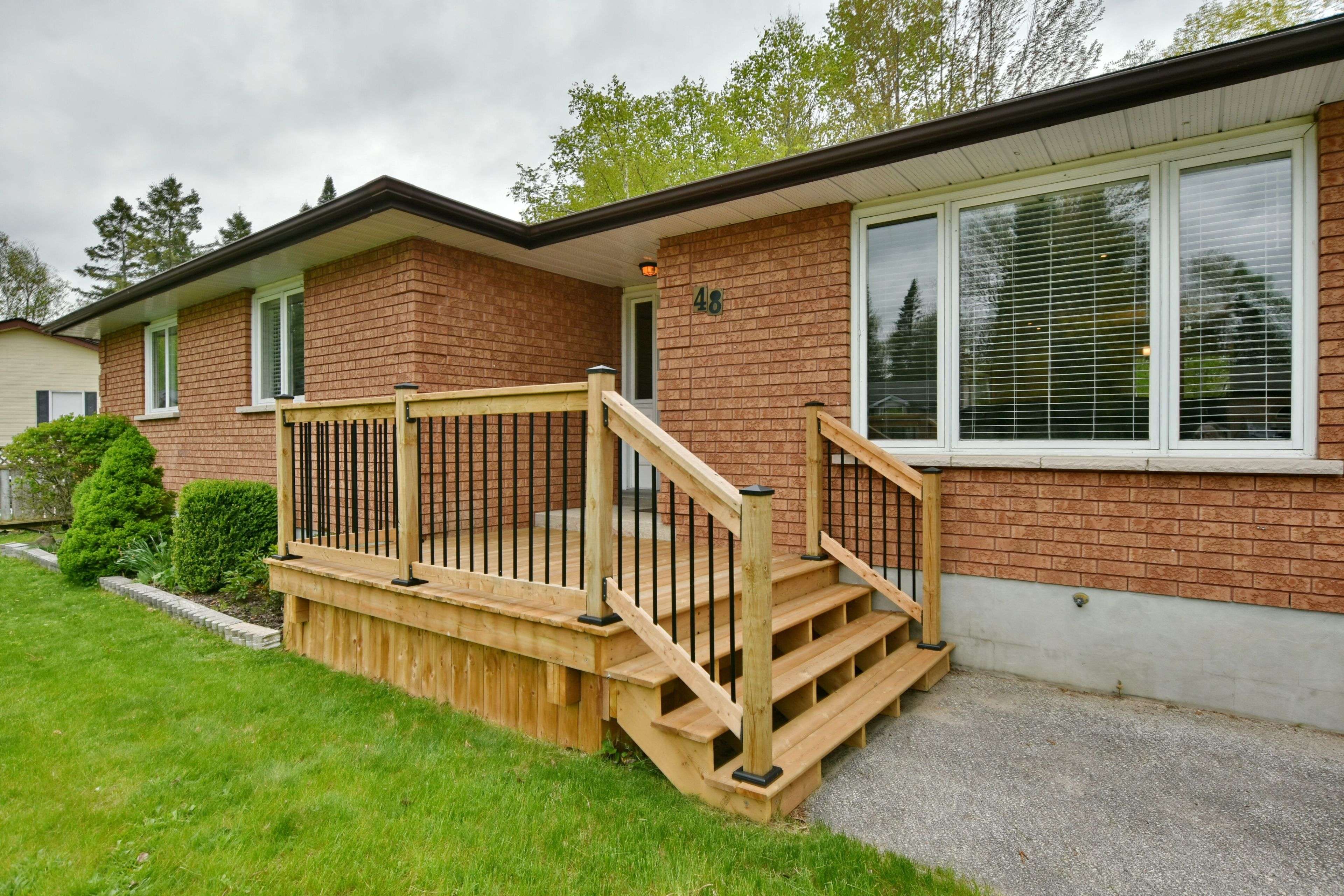 Wasaga Beach, ON L9Z 2W3,48 INDIANOLA CRES