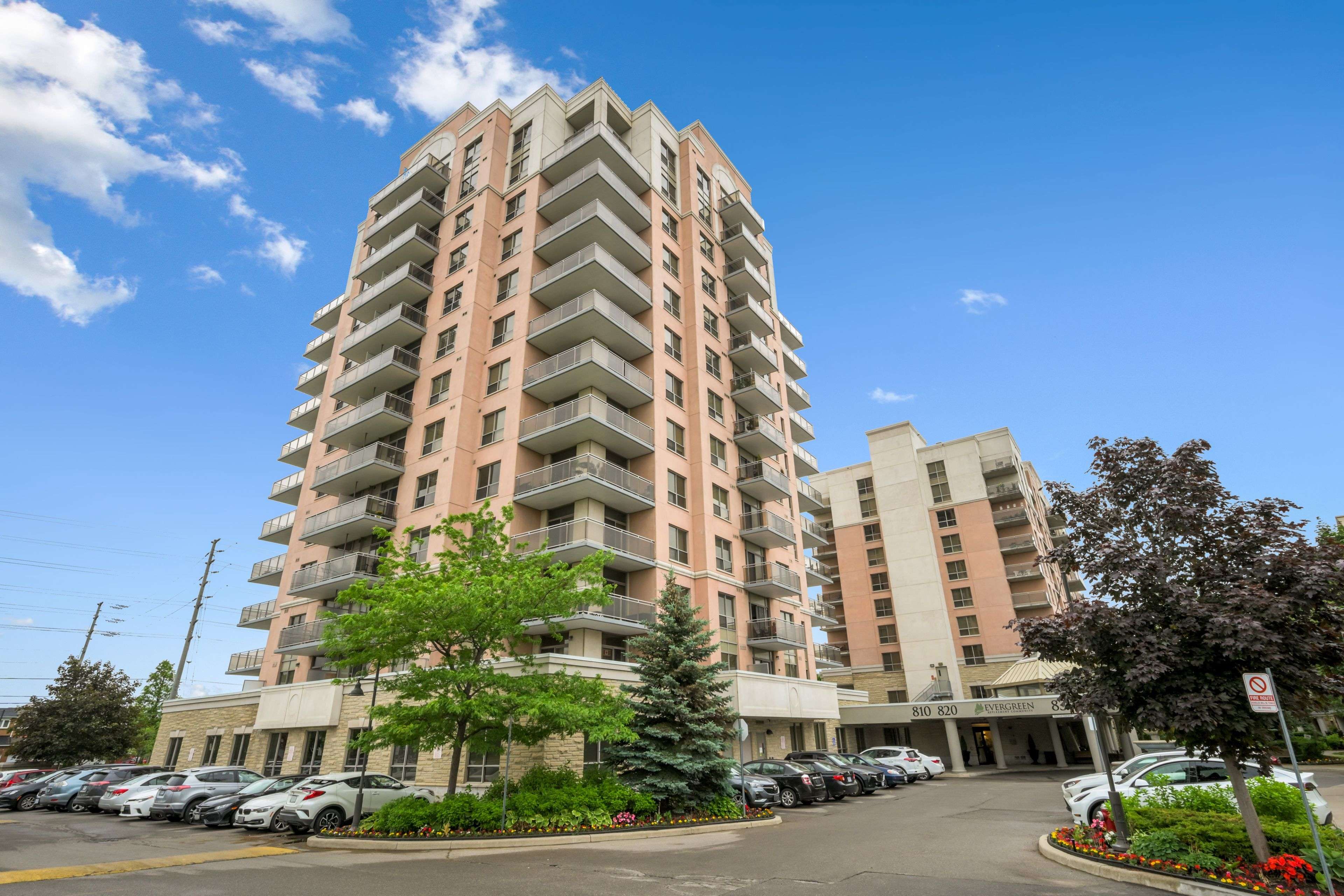 Mississauga, ON L5V 0A2,810 Scollard CT #402