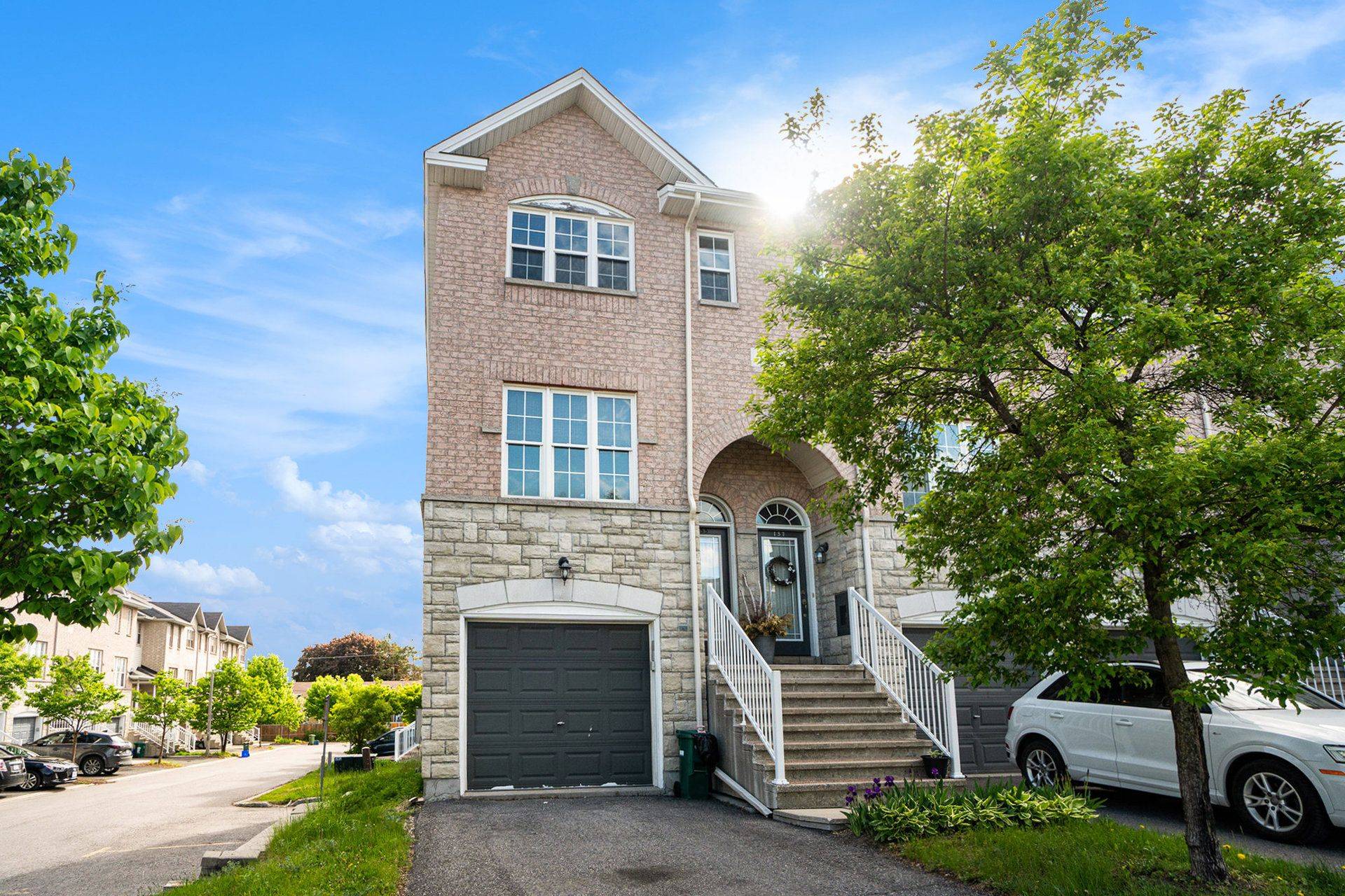 Carlington - Central Park, ON K2C 4E2,155 Scout ST