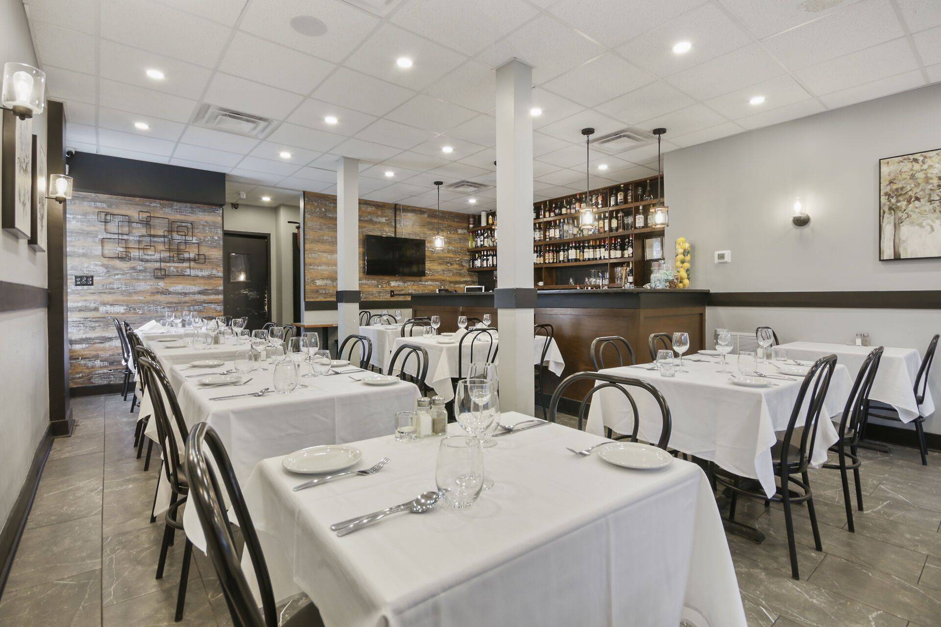 Ottawa Centre, ON K1R 5K3,641 SOMERSET ST W