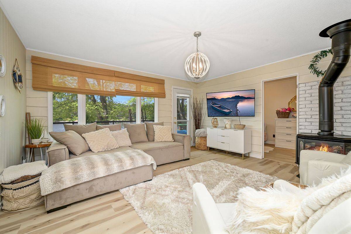 Constance Bay - Dunrobin - Kilmaurs - Woodlawn, ON K0A 3M0,1084 Bayview DR