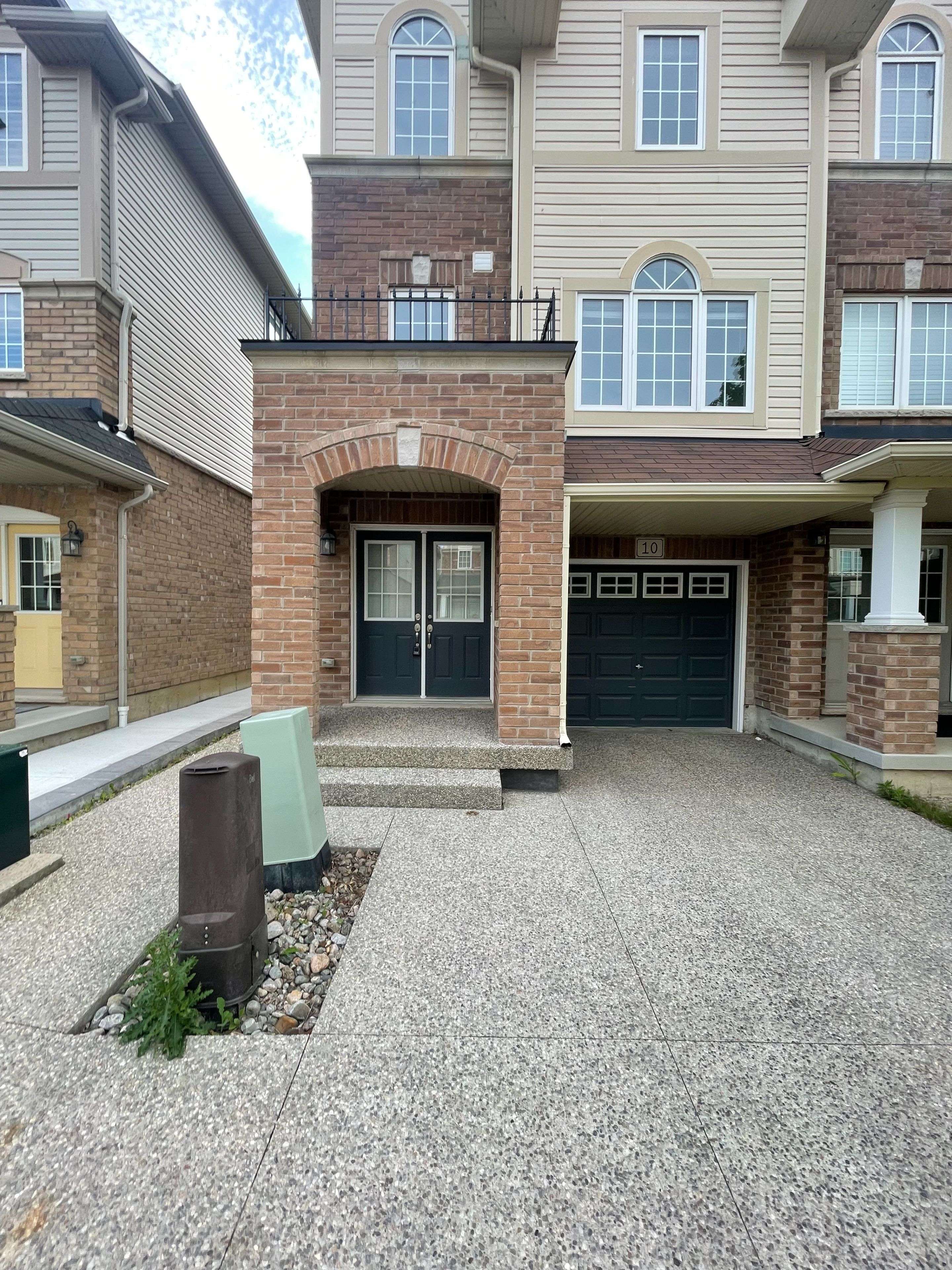 Hamilton, ON L8J 0G4,10 England TER