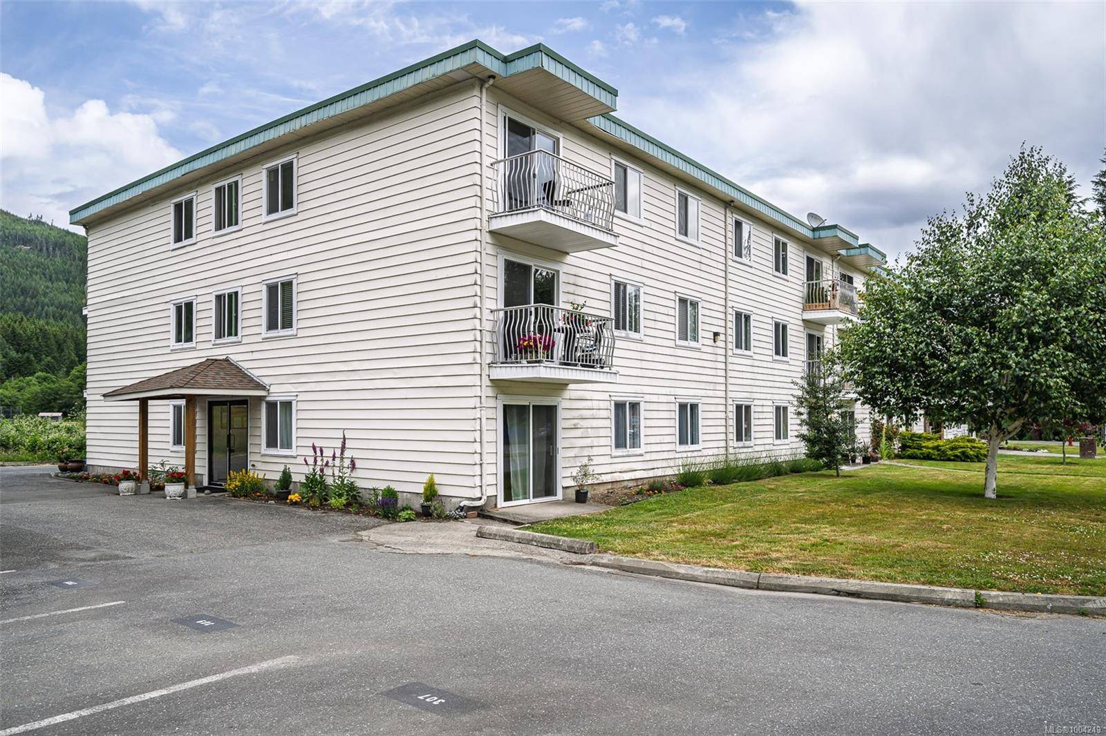 Sayward, BC V0P 1R0,611 MacMillan Dr #107